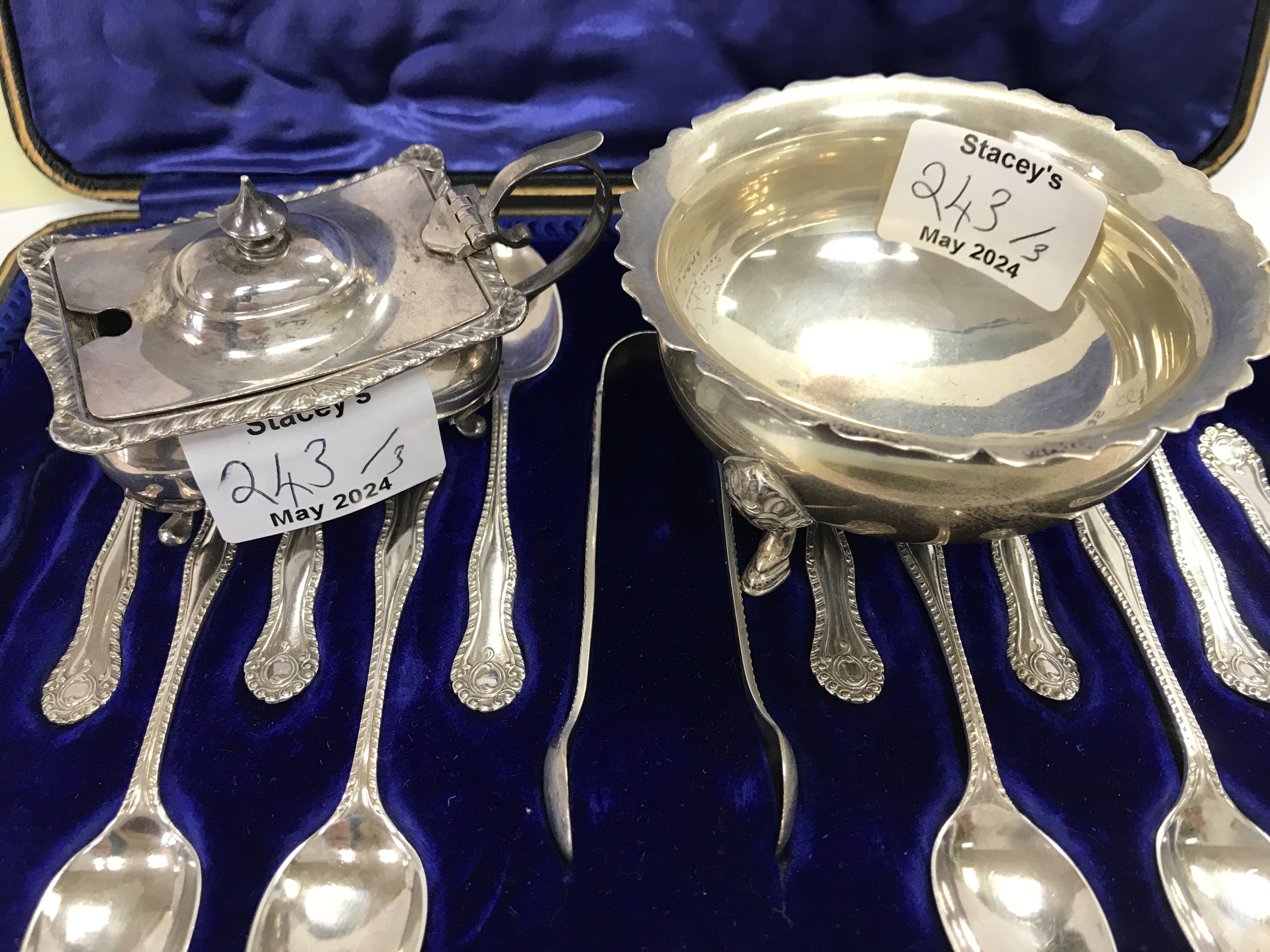 A case containing 11 silver tea spoons and a pair - Image 2 of 2
