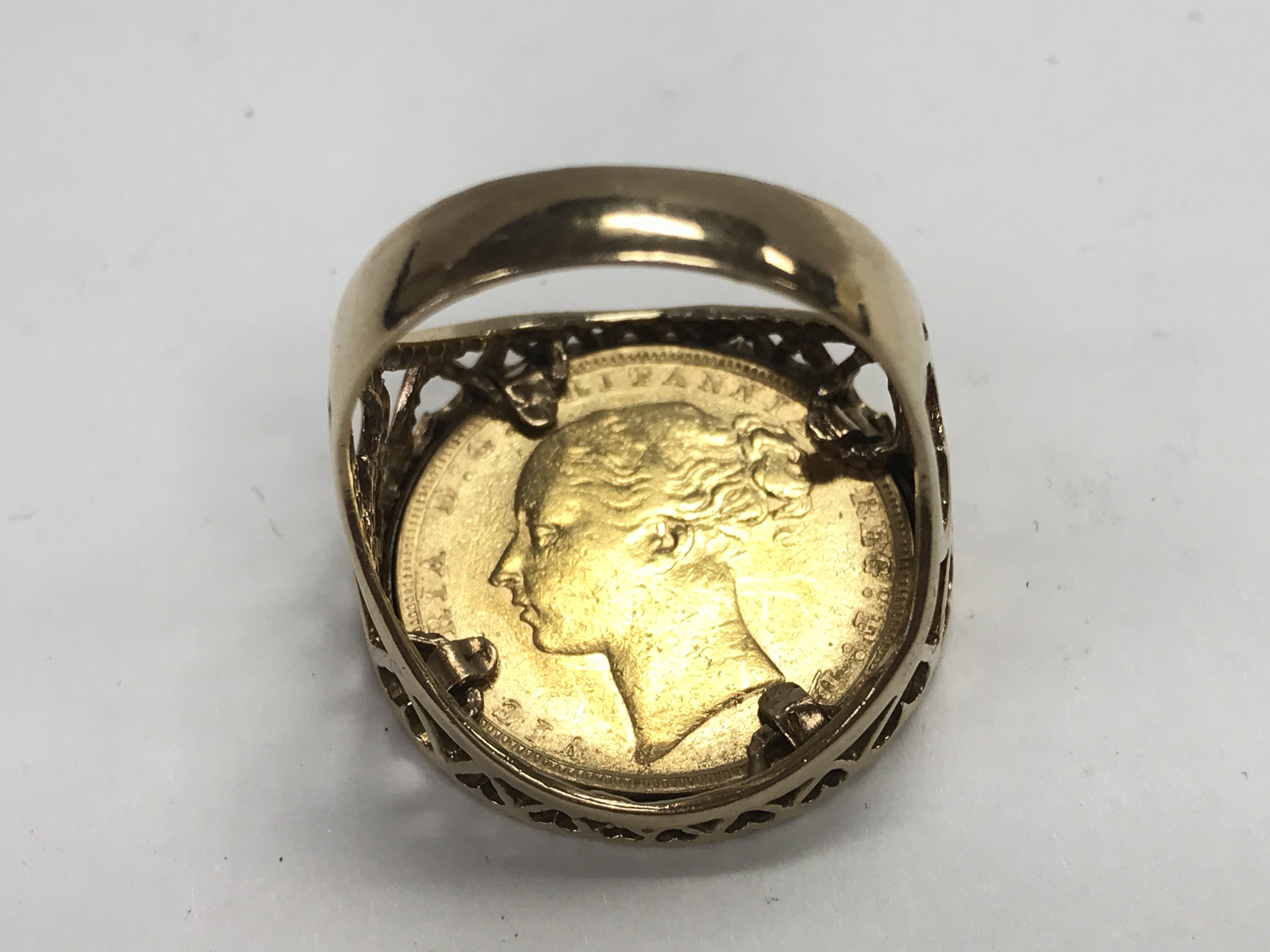 A 1880 full sovereign ring. Size T and 13.23g. - Image 3 of 3