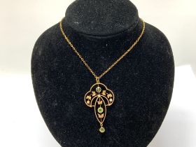 An Edwardian 9ct gold peridot and seed pearl penda