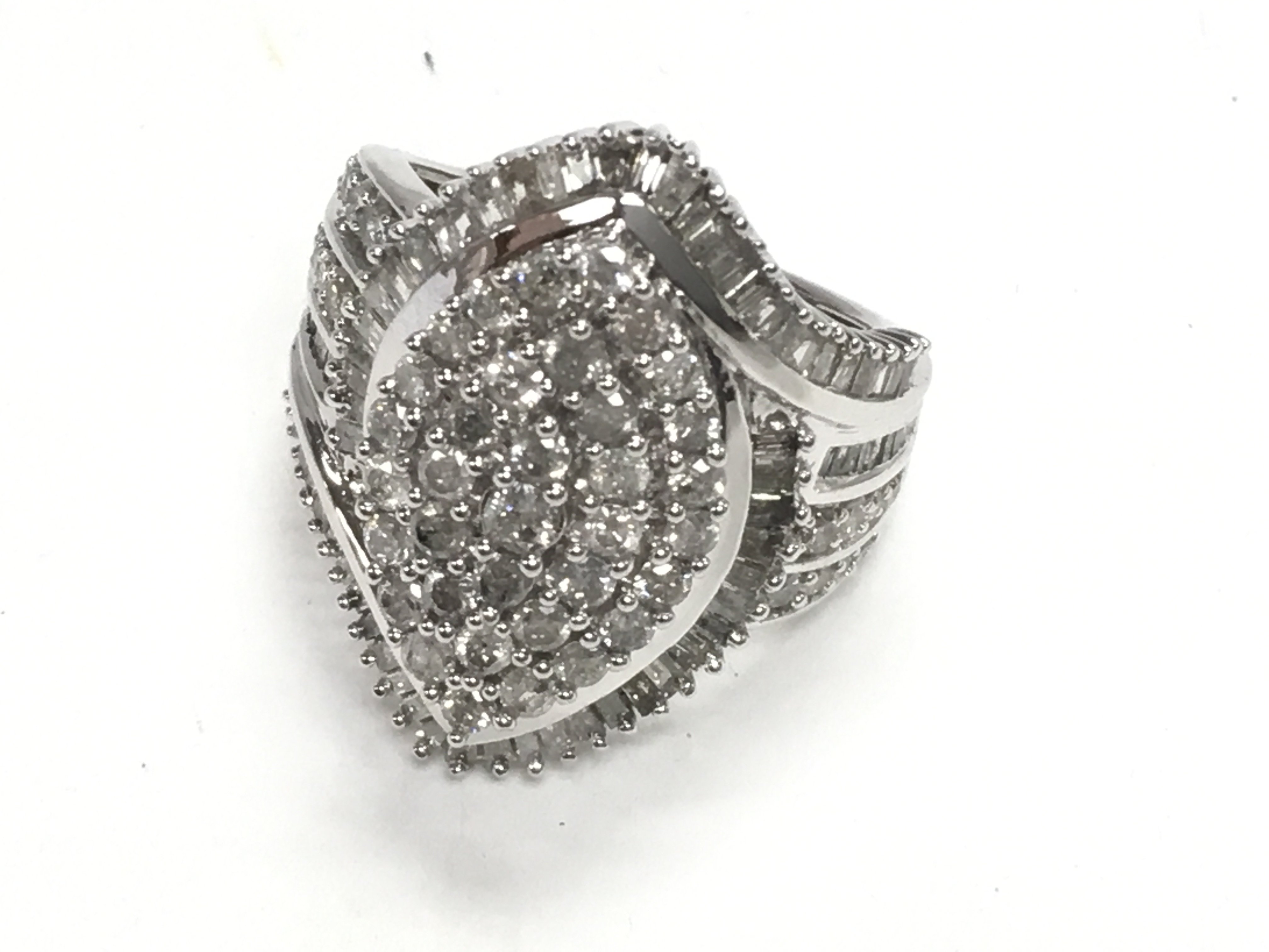 Large 9ct white gold naÃ¯vetÃ© swirl diamond clust