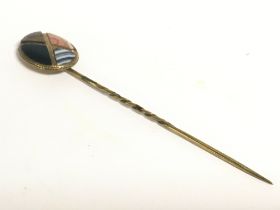 A 9ct Scottish gold agate stickpin, 1.9g. Postage