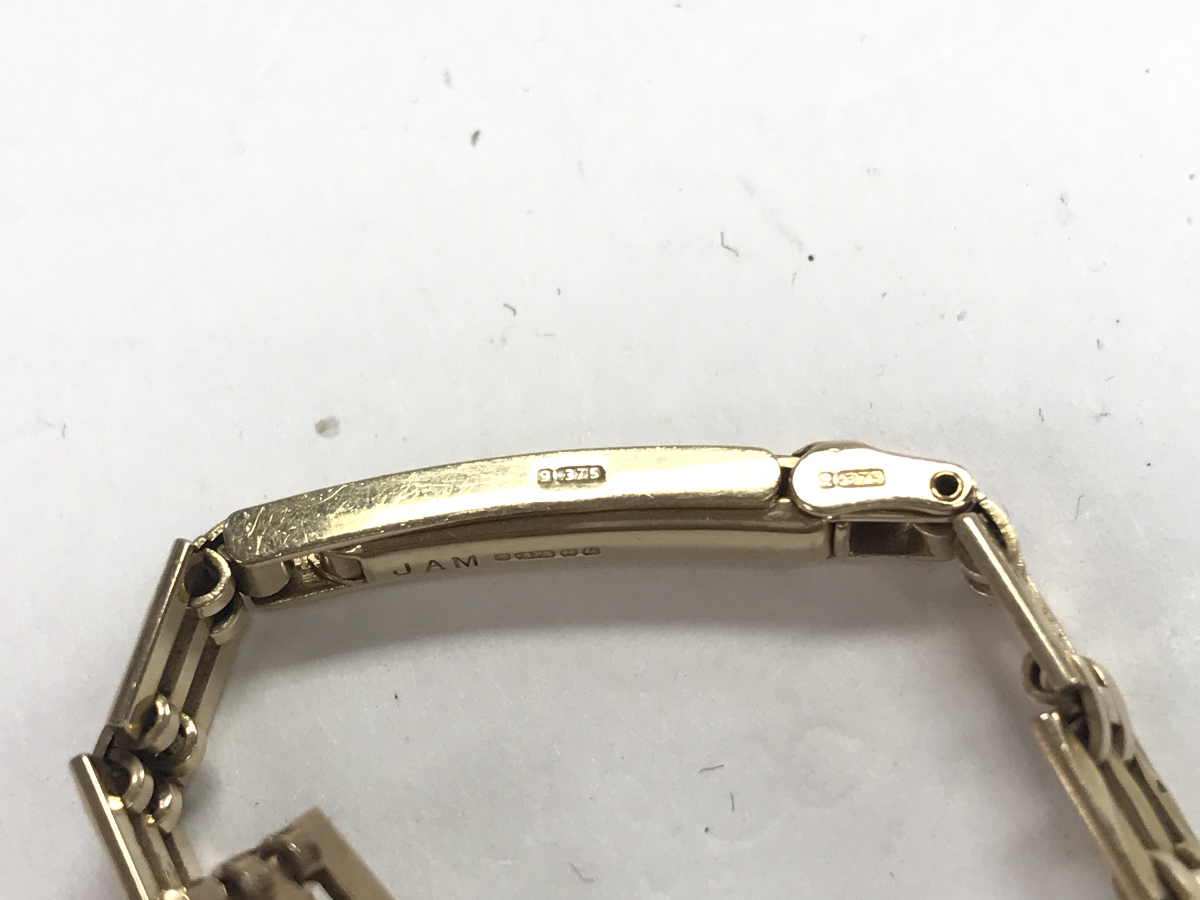 A 9ct vintage ladies wrist watch. Winds and runs. - Image 3 of 3
