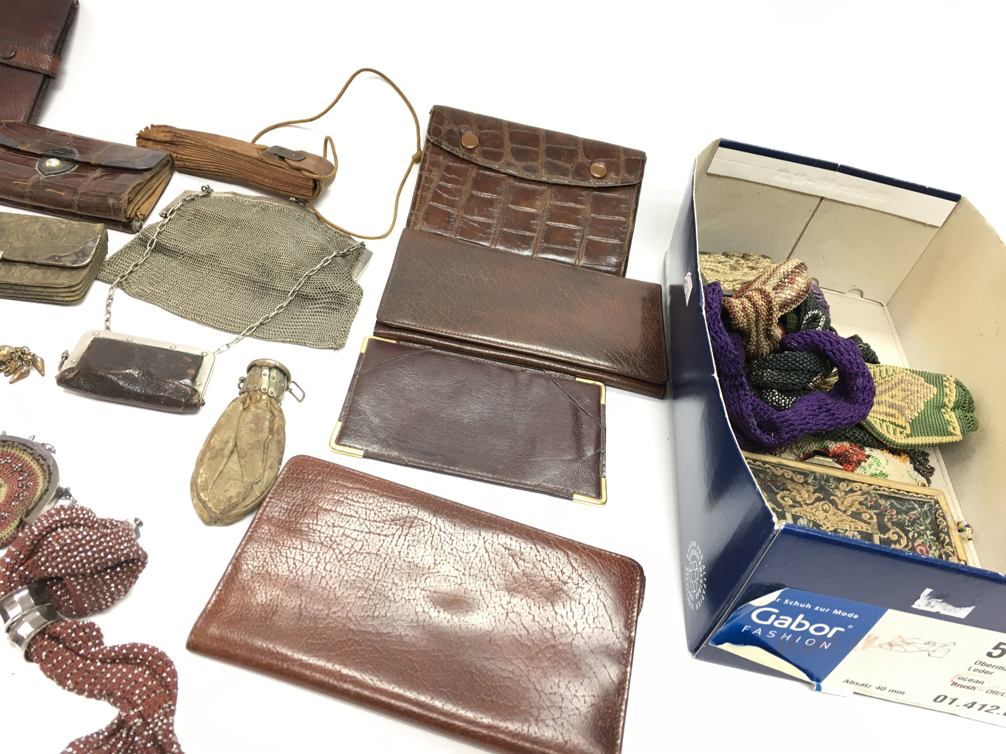 A quantity of vintage purses and wallets including - Image 3 of 4