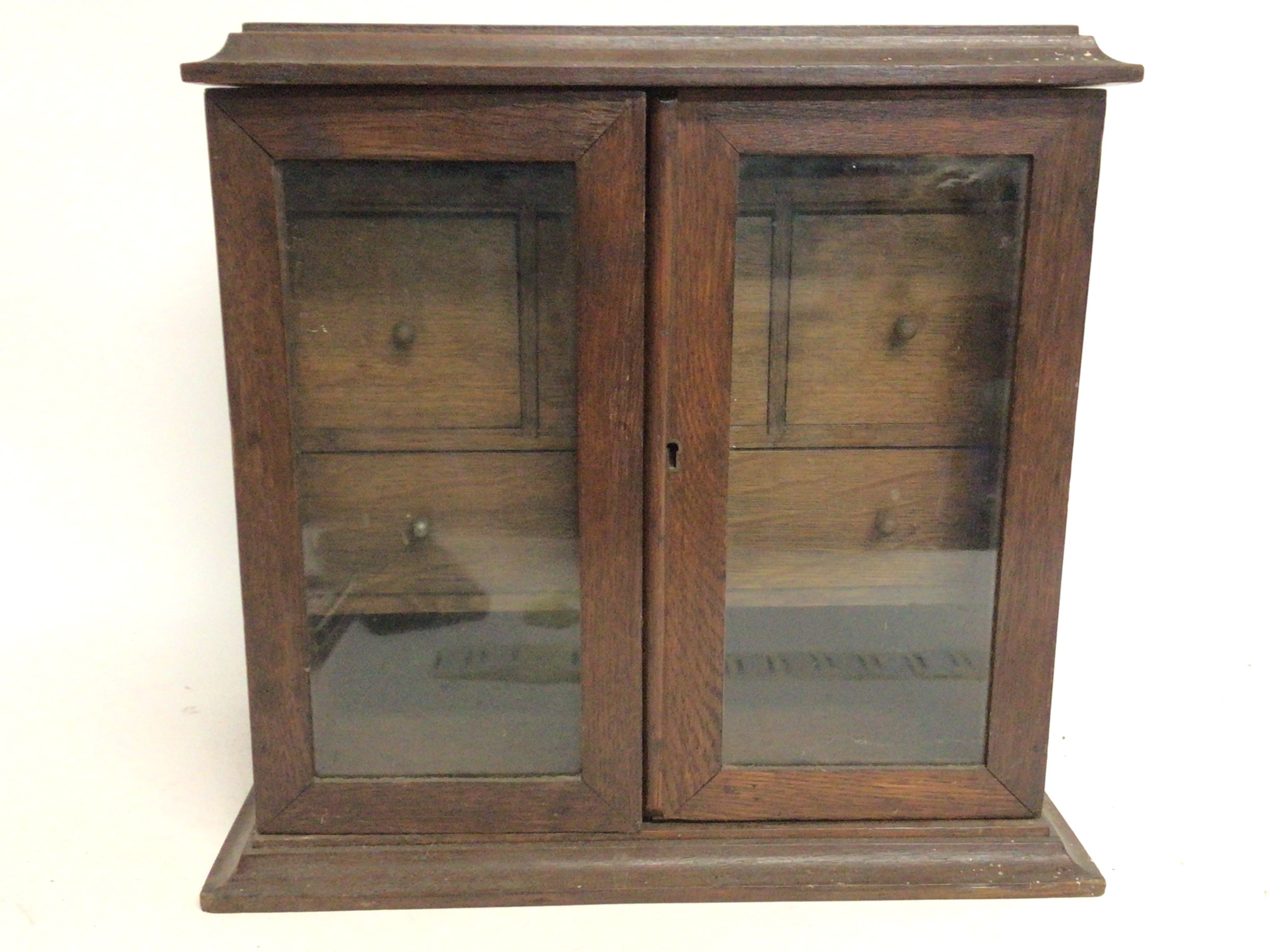 An oak spice cabinet. Dimensions 22.5x35x35cm lot
