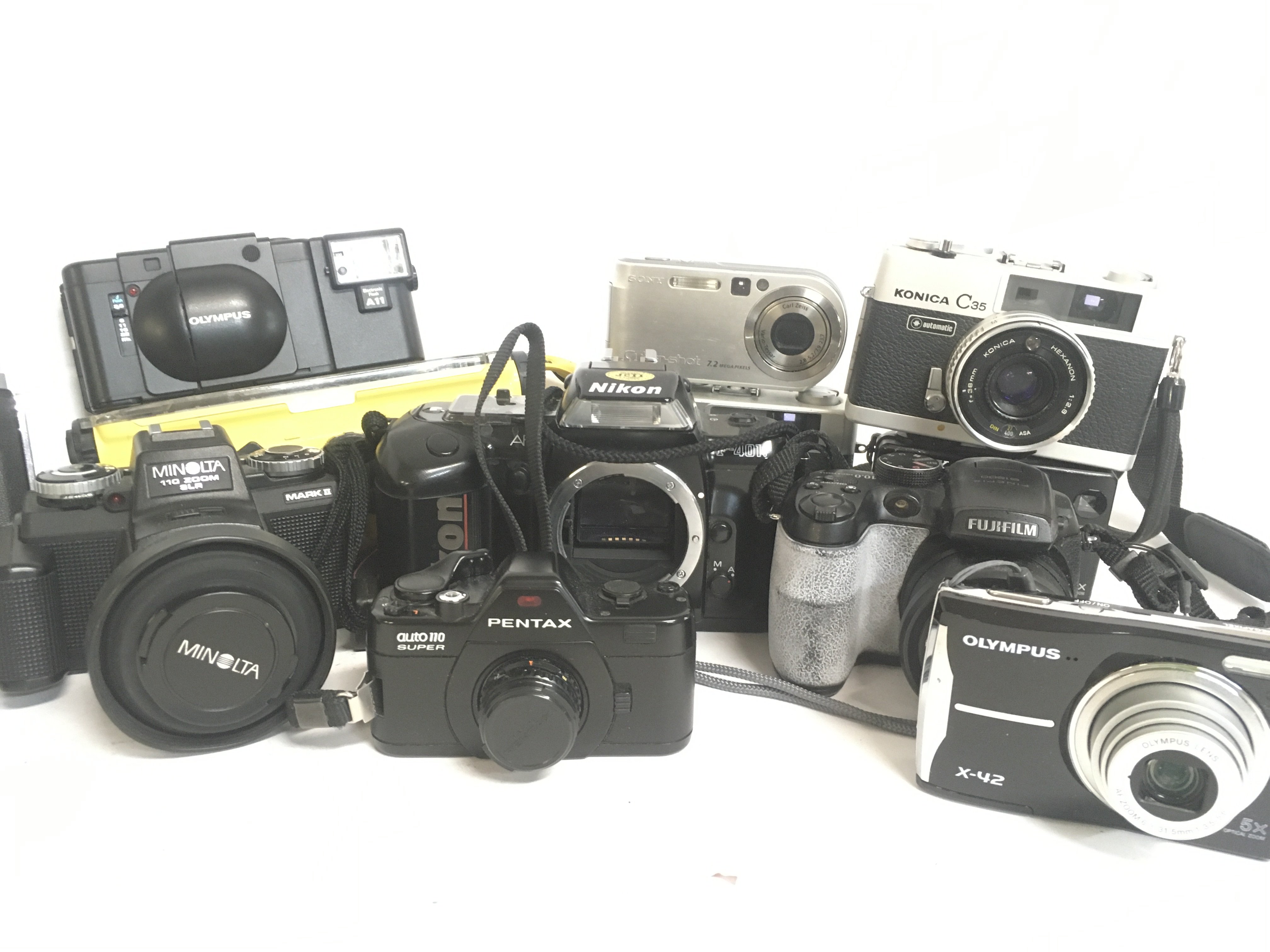 Vintage cameras including Olympus, Pentax, Minolta - Image 3 of 3