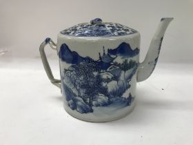 An early 19th century Chinese tea pot.