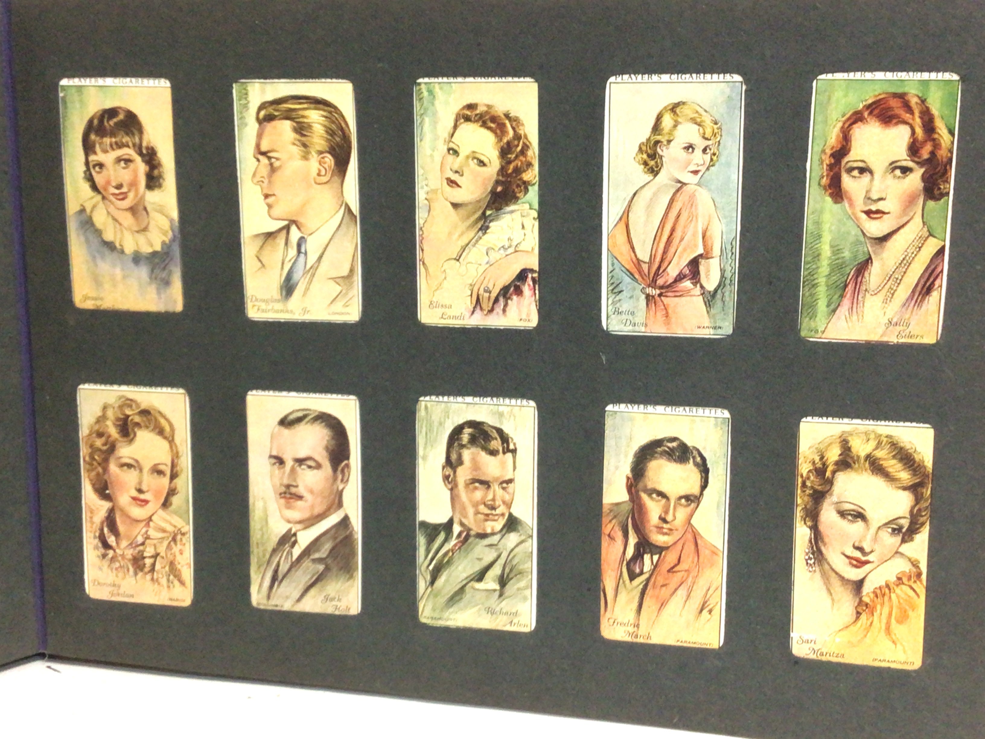 A collection of vintage cigarette cards including - Bild 4 aus 7