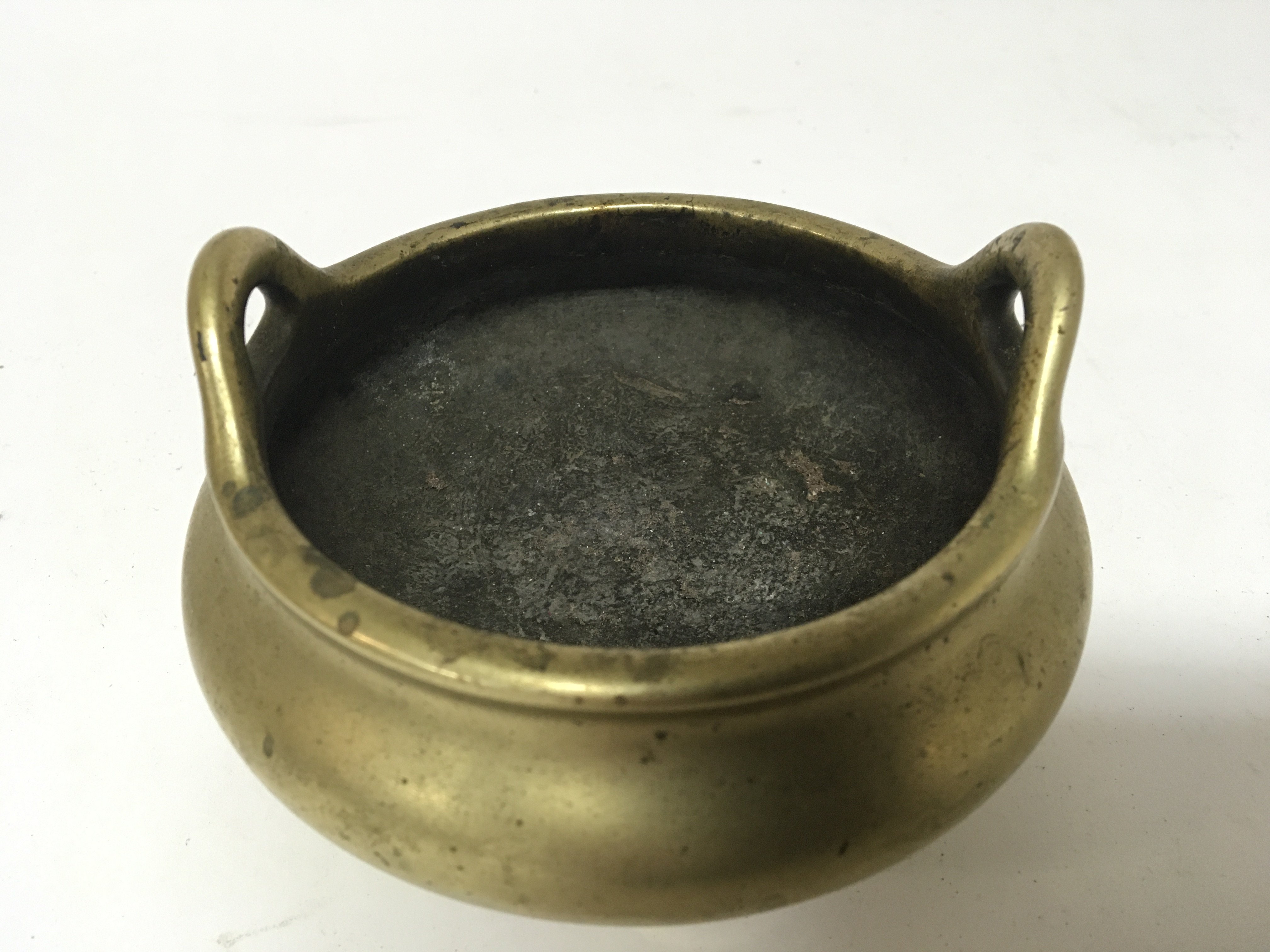 A 19th century Chinese brass open censer with rais - Bild 2 aus 4