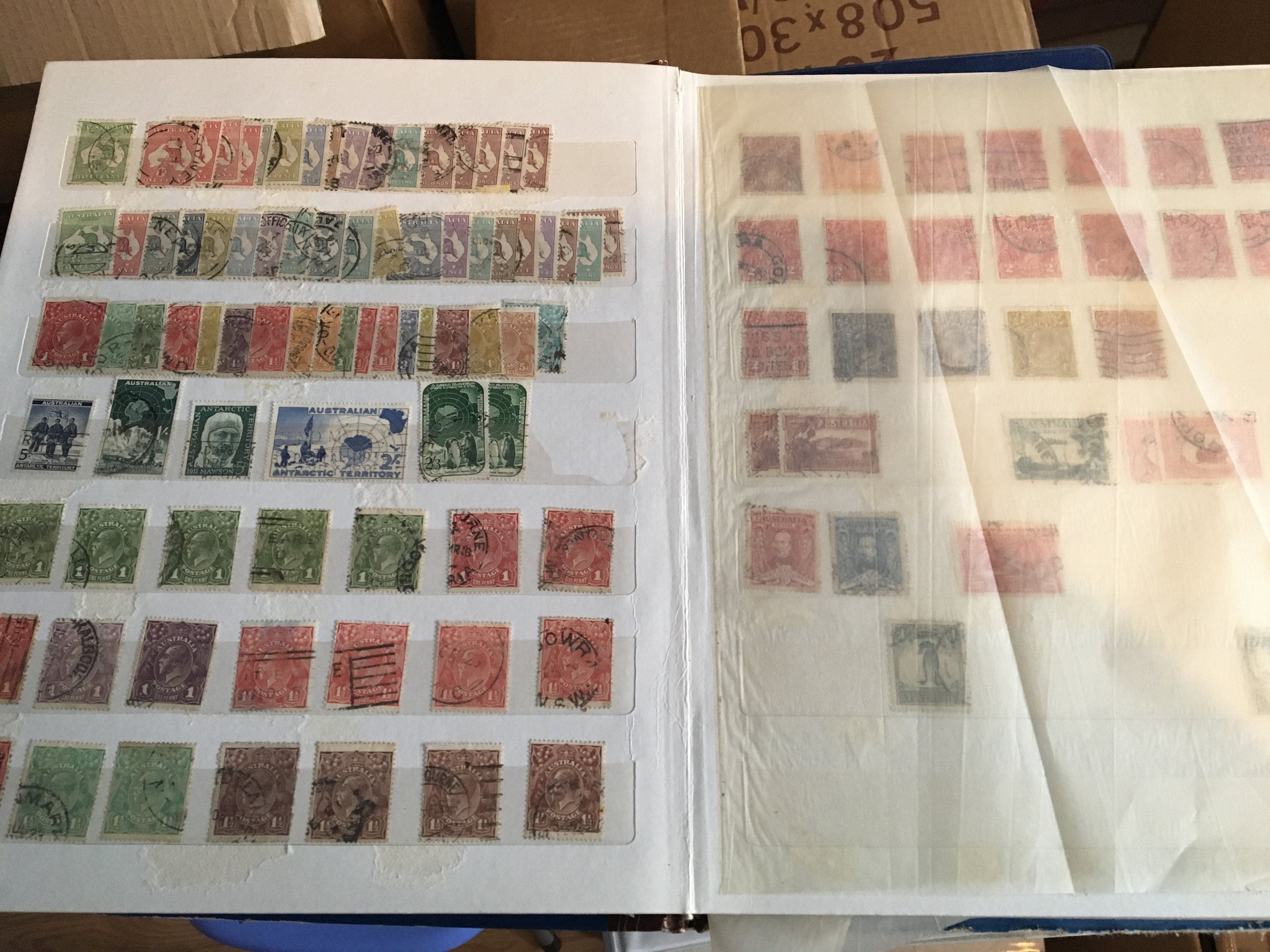 A collection of seven albums of mixed world stamps - Bild 2 aus 5