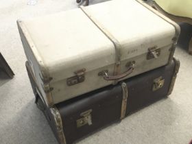 Two Vintage large trunks, dimensions 48x76x32cm &