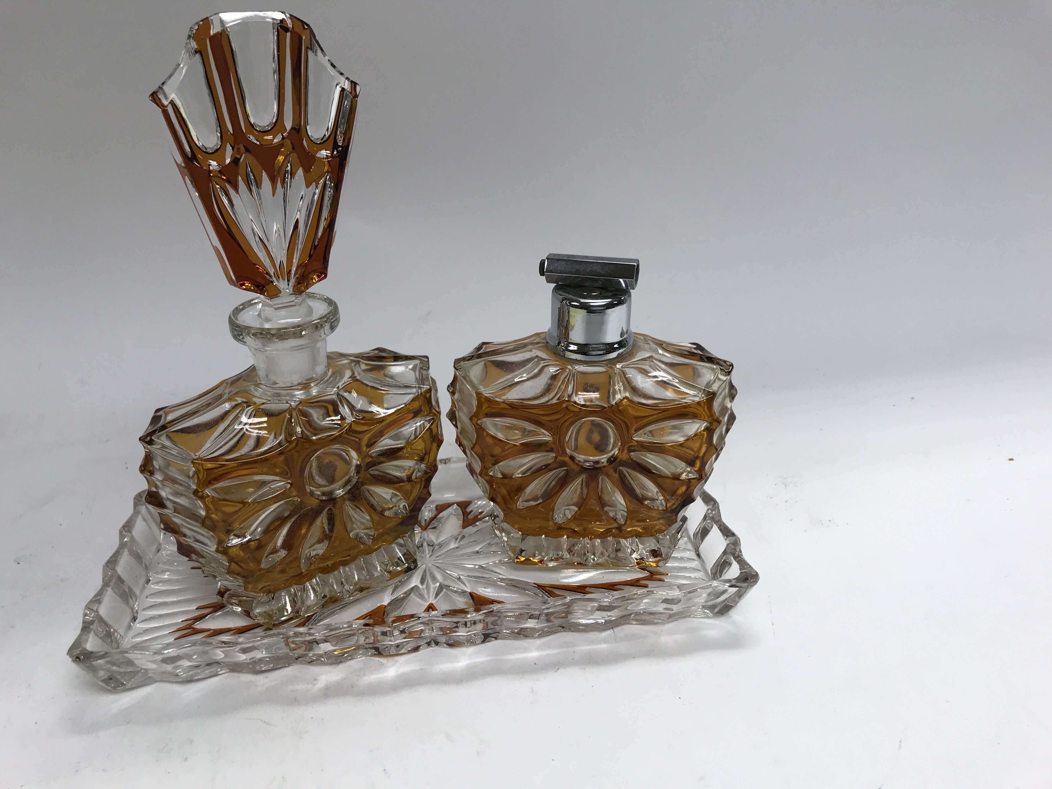 A Art Deco glass perfume bottle with matching atom - Image 2 of 2