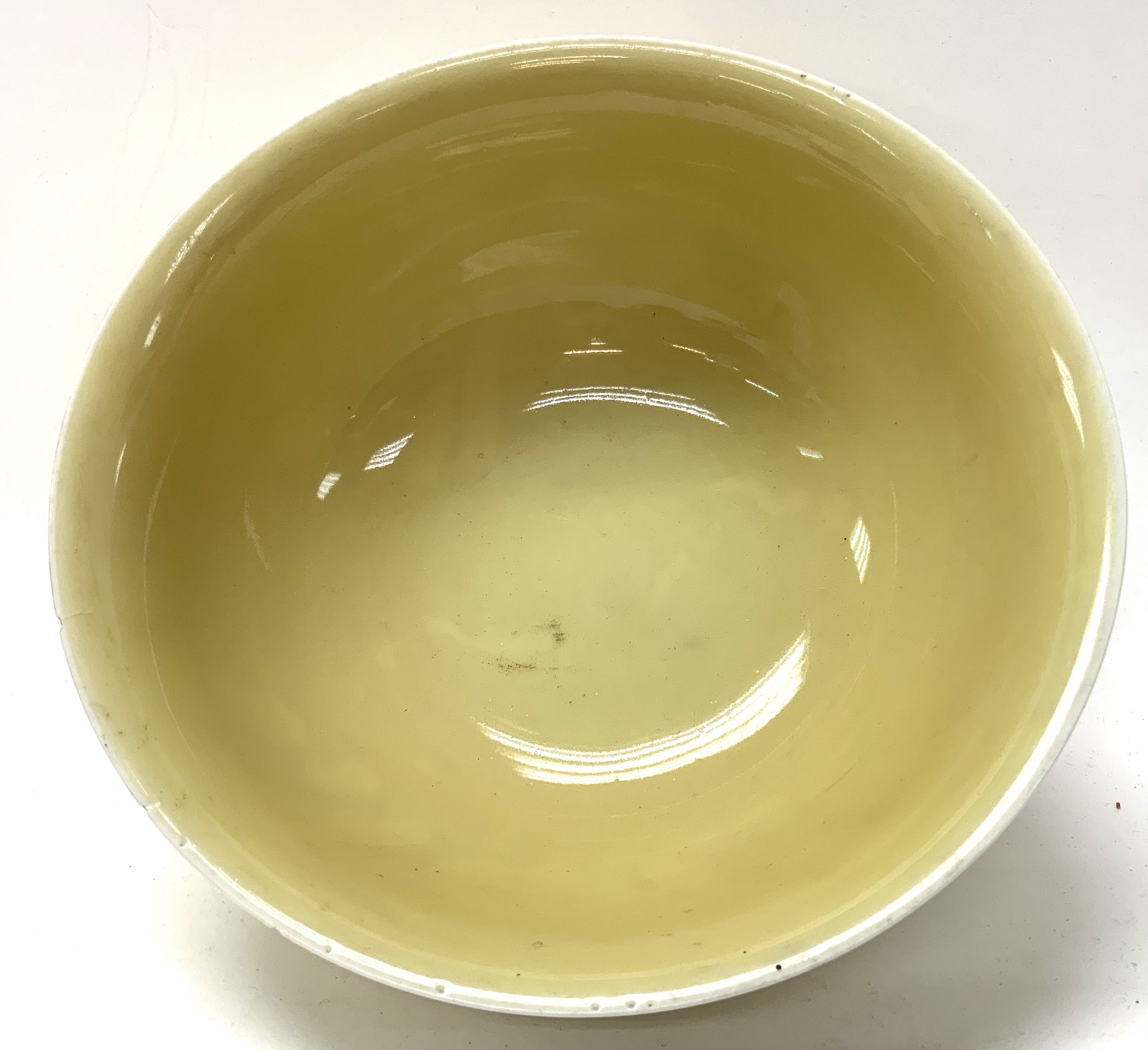 A Large yellow ground Chinese porcelain bowl with - Image 2 of 3