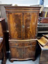 Reproduction Figured Mahogany Cocktail Cabinet / D