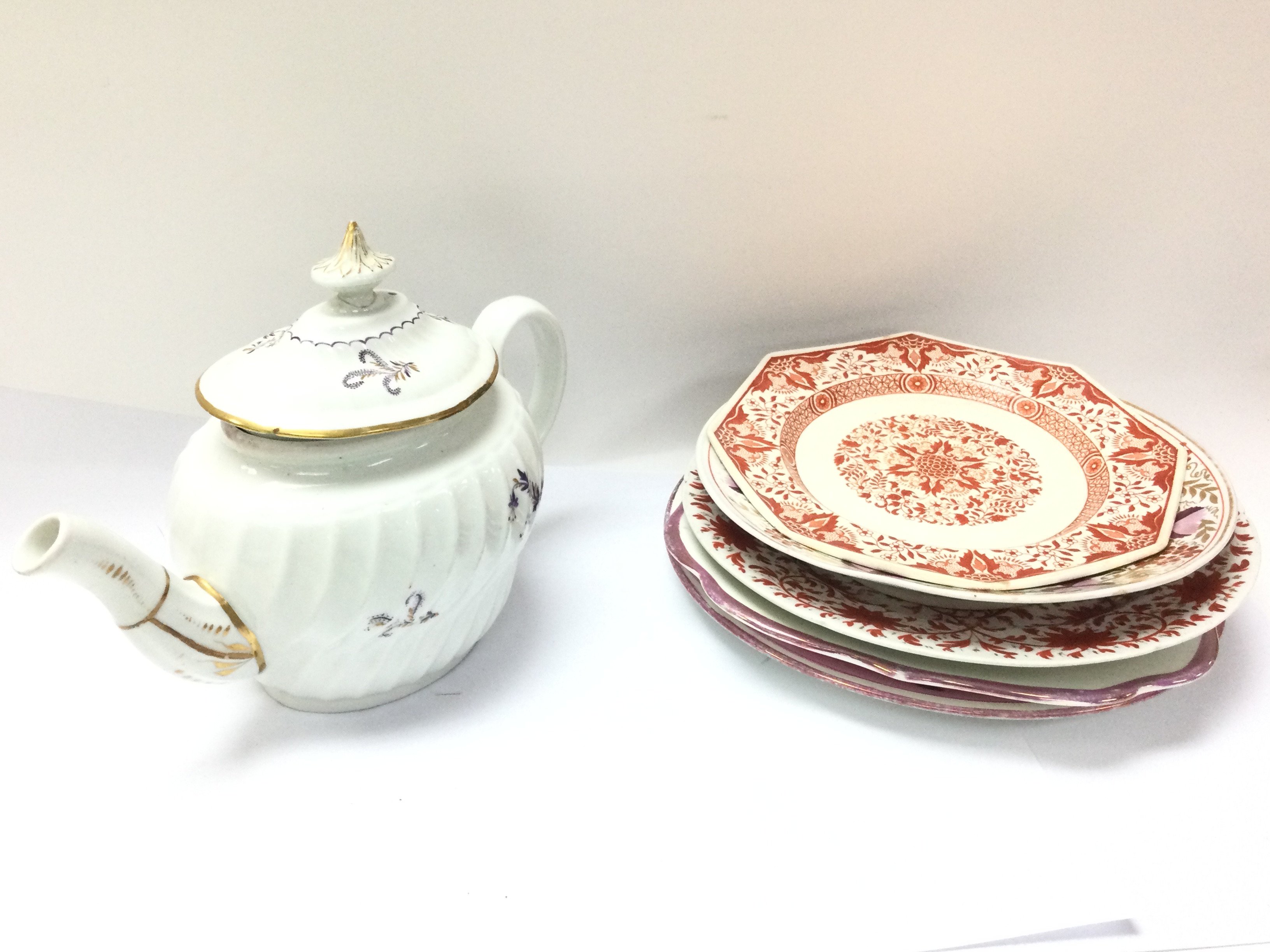 A Flight Barr & Barr tea pot (damaged and restored