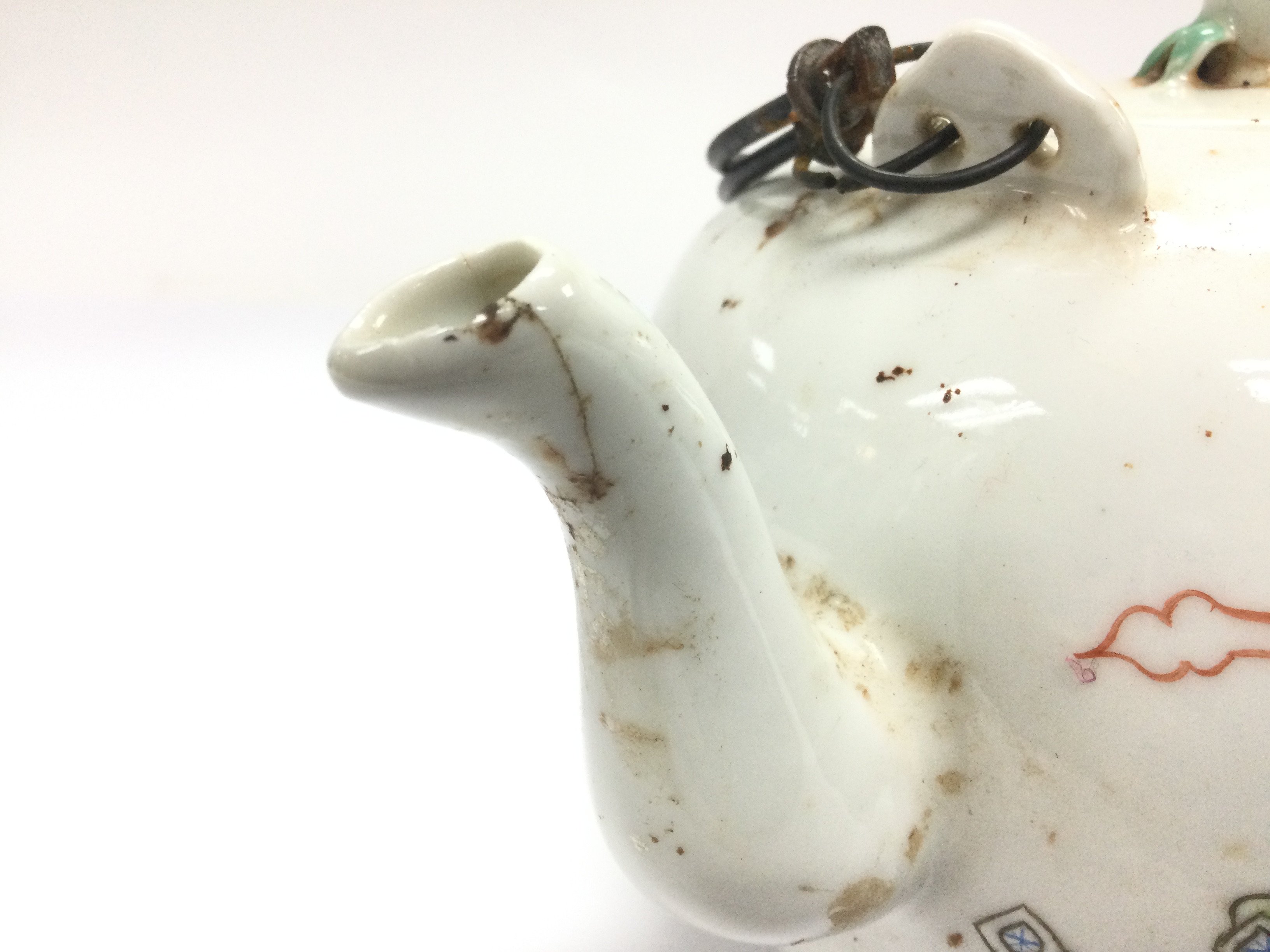 An Oriental teapot with hand painted decoration, a - Image 4 of 4