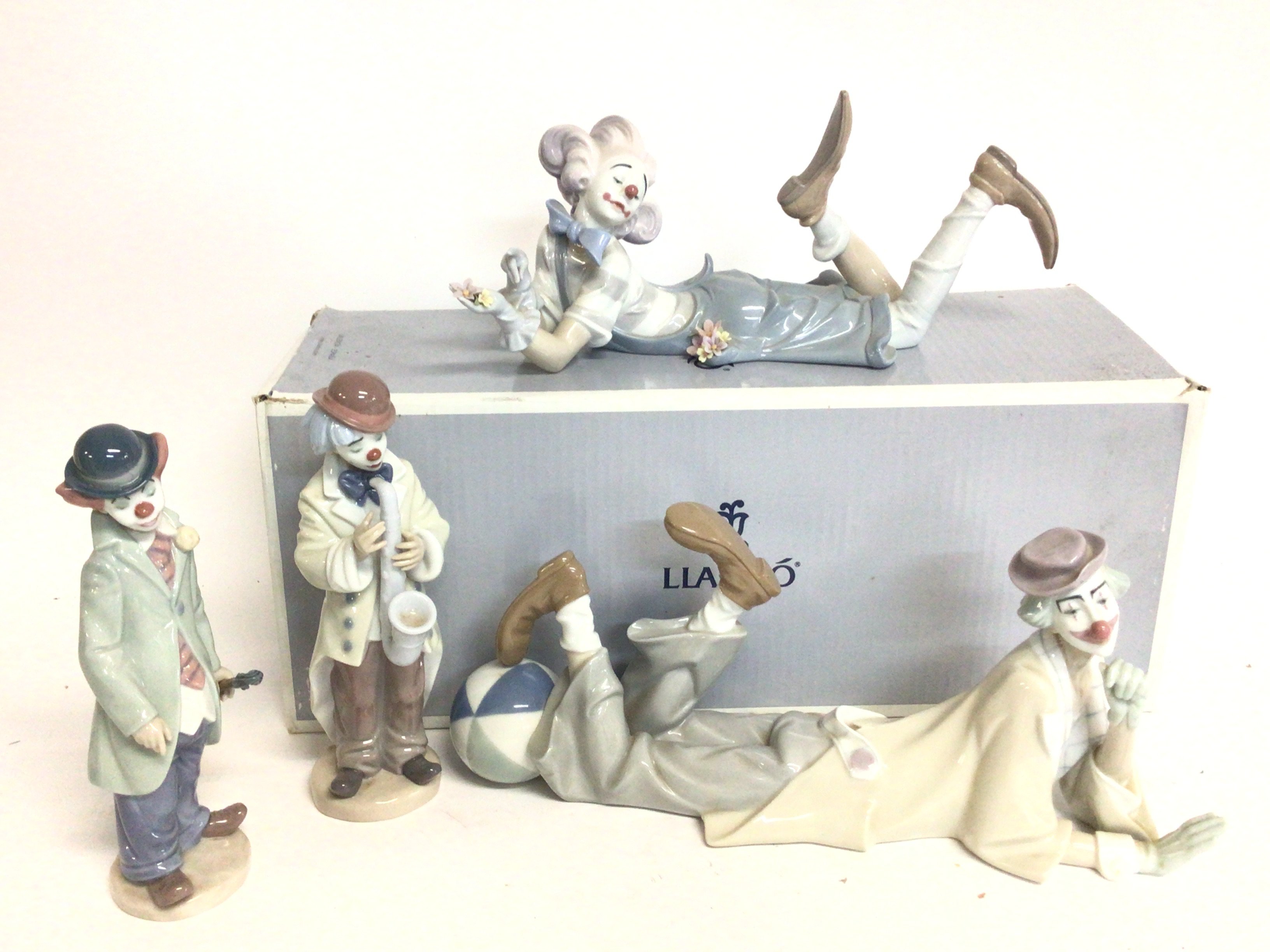 A collection of porcelain Lladro clown figures, no