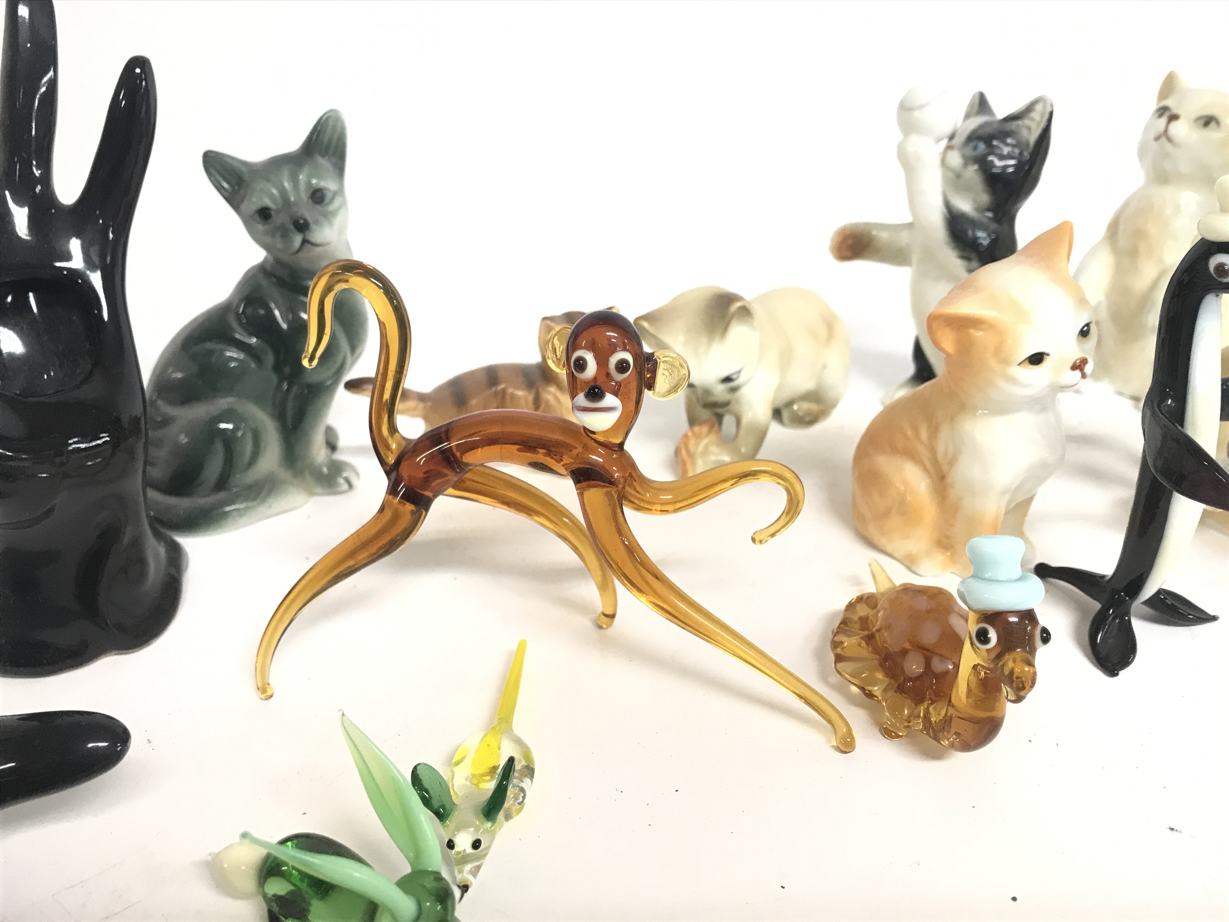 A Collection of miniature art glass figures and po - Image 2 of 4