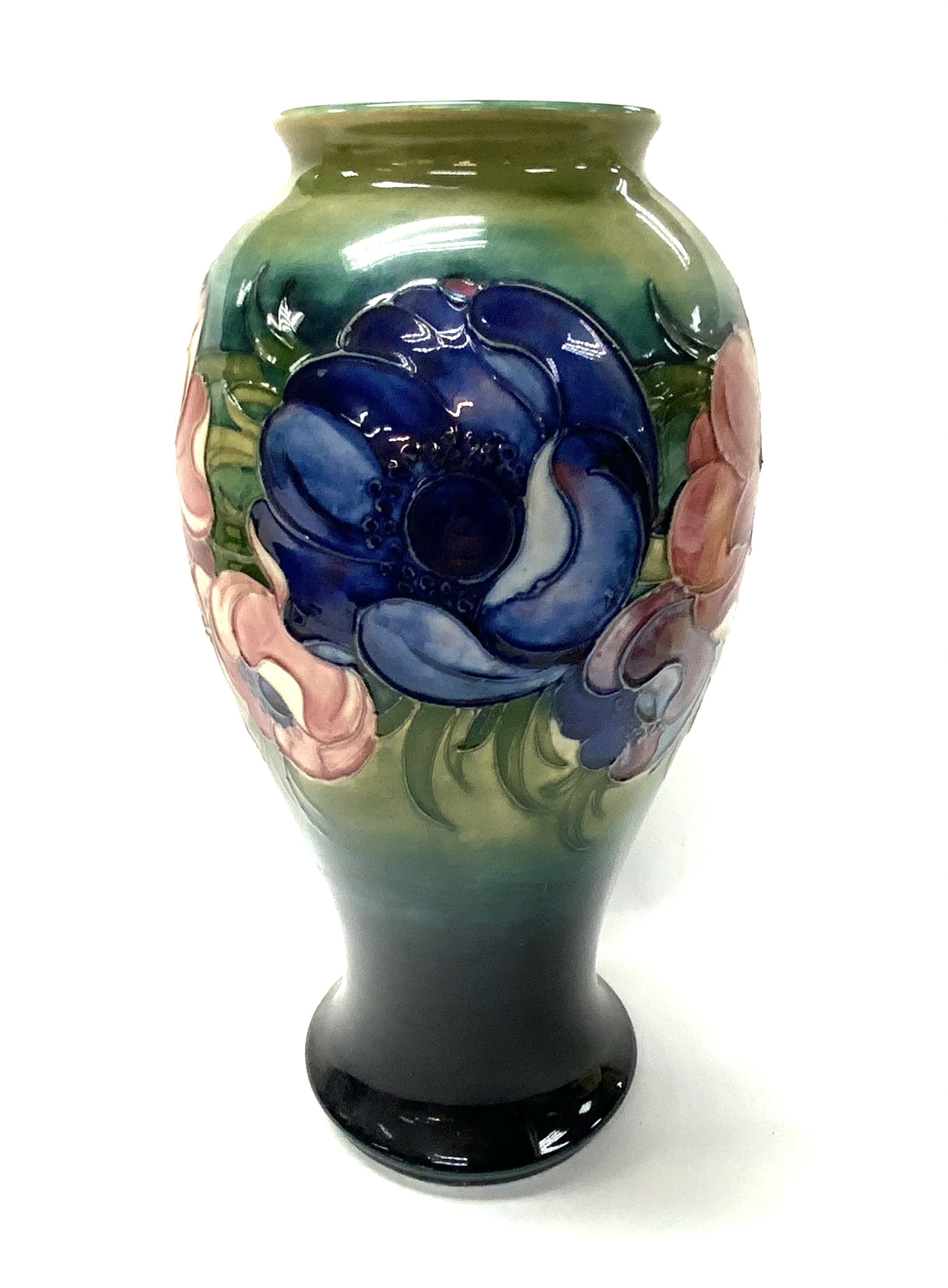 A large 20th Century Moorcroft vase in anemone pat - Image 2 of 3