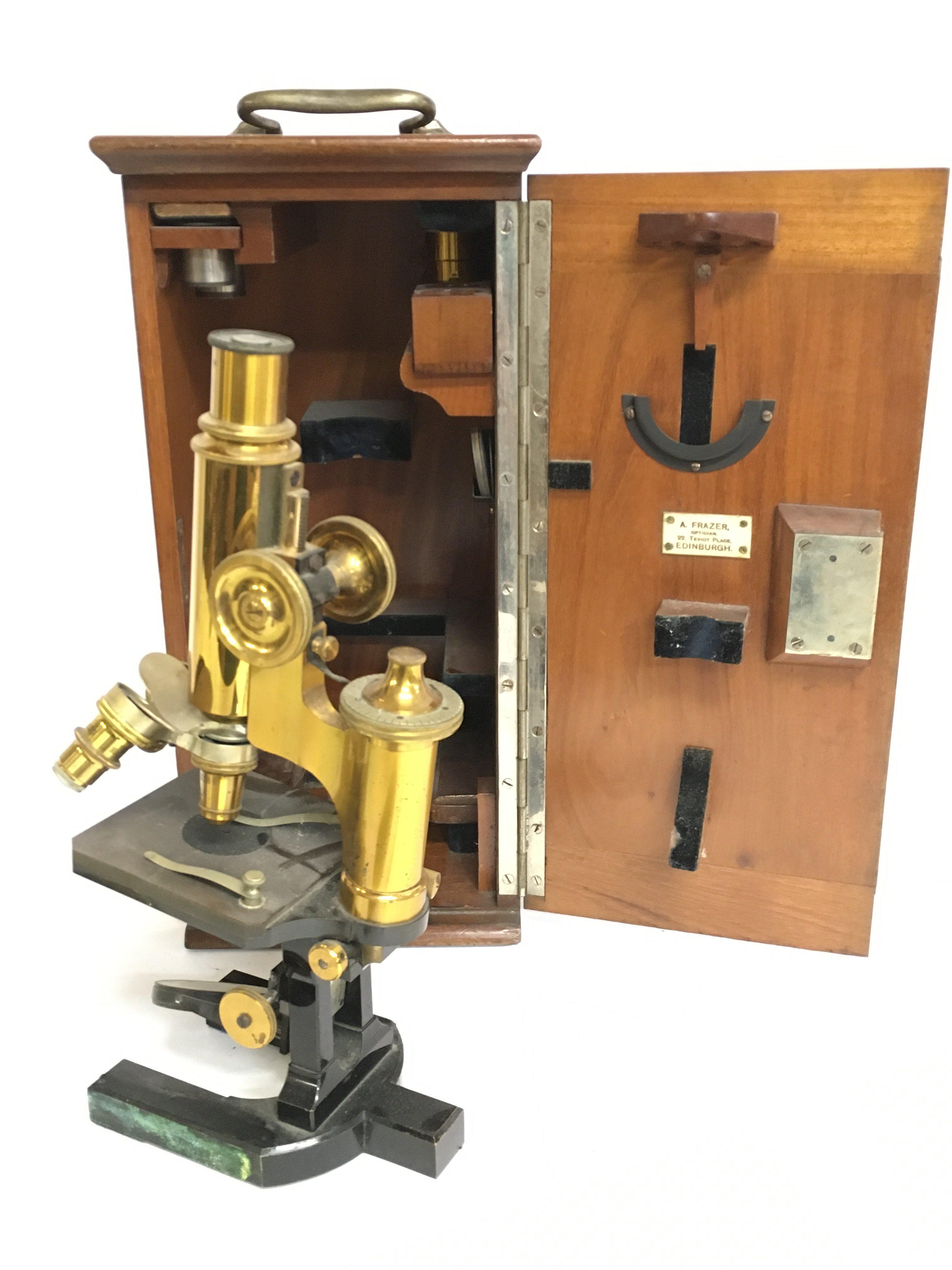 Carl Zeiss Jena No19250 cased microscope with a tr