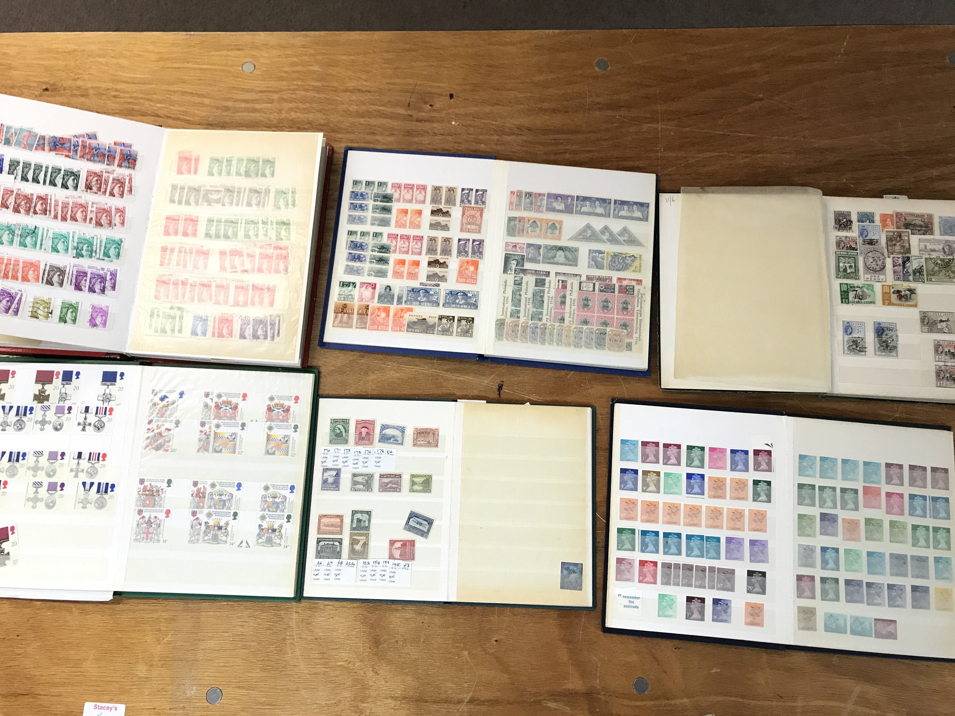 A collection of small stock books of stamps Britis - Bild 7 aus 14