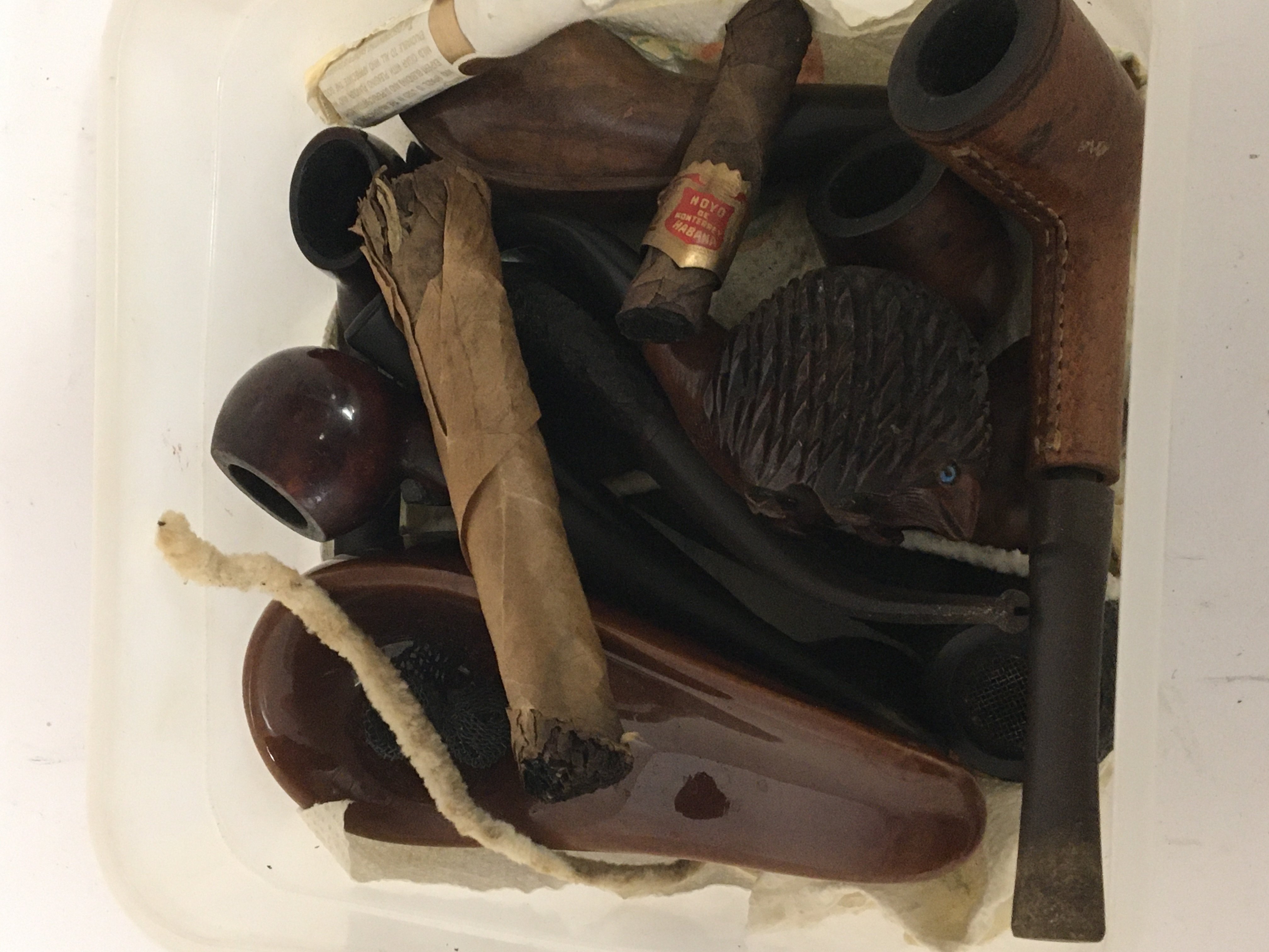 A box containing a large quantity of old pipes a f - Bild 4 aus 4