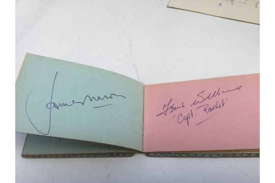 A collection of autographs both loose and in a boo - Image 5 of 7