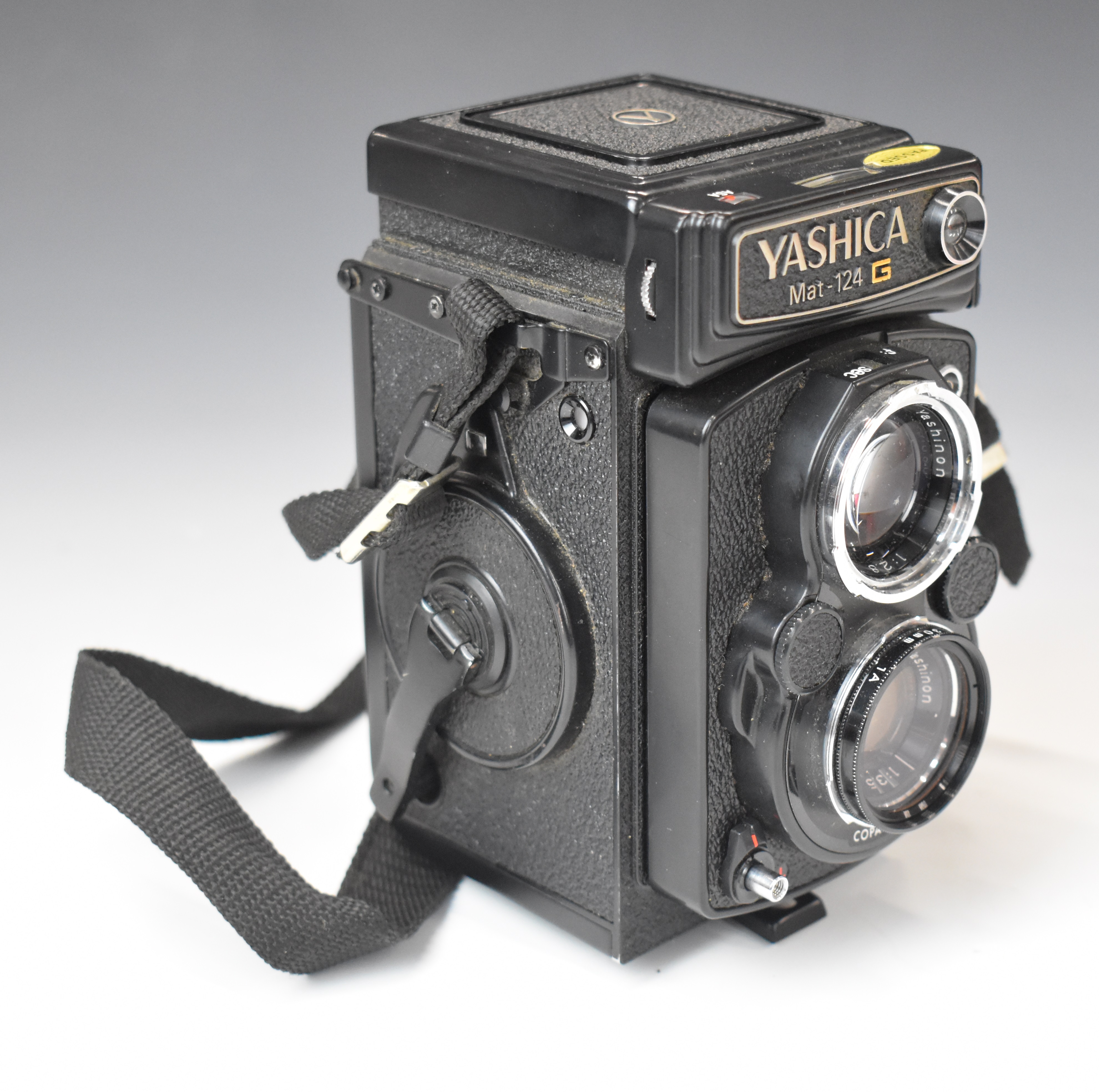 Yashica Mat-124G TLR camera with 80mm 1:3.58 lens, in original case