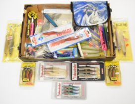 Large quantity of sea / pike fishing lures including Yo-Zuri, Storm, Calcutta, Flying Fish etc