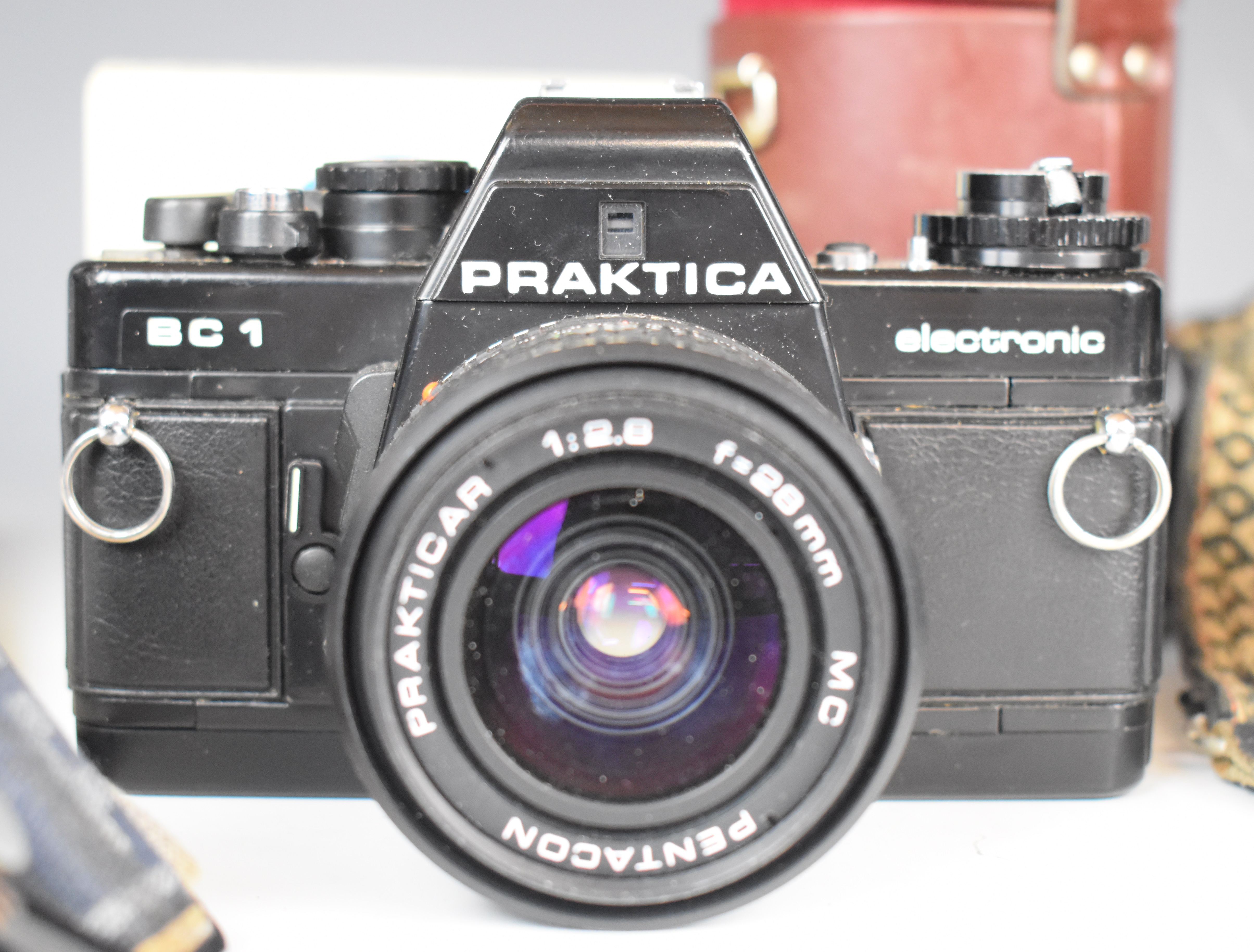 Three 35mm SLR cameras comprising Minolta X-500 with Minolta MD 50mm 1:1.7 and Super Paragon 28- - Image 7 of 11
