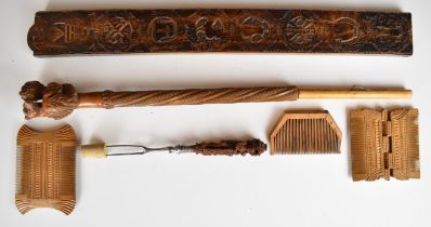 Novelty carved wood parasol handle decorated with three dogs heads, fork with Chinese carved wood