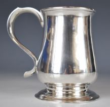 Georgian Newcastle provincial hallmarked silver pint tankard of plain baluster form, Newcastle 1757,