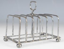 George V hallmarked silver seven bar toast rack raised on four ball feet, Sheffield 1915, maker