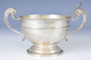 Edward VII hallmarked silver twin handled handled sugar or similar bowl and matching Hanoverian