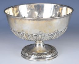 Edward VII hallmarked silver rose bowl or centrepiece with embossed decoration, Sheffield 1909,