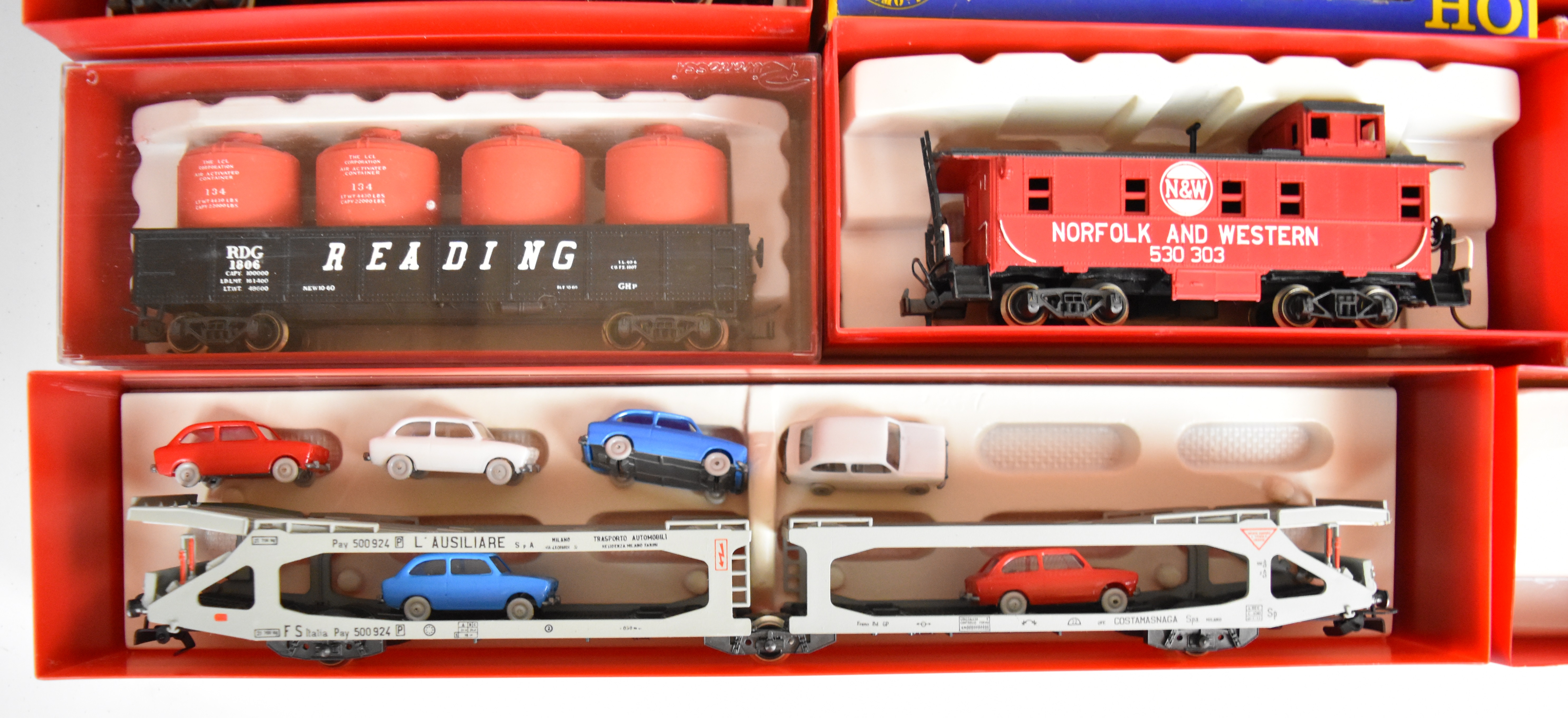 Thirteen Rivarossi H0 gauge American box cars and wagons to include Norfolk & Western, Soo Line, - Image 2 of 4