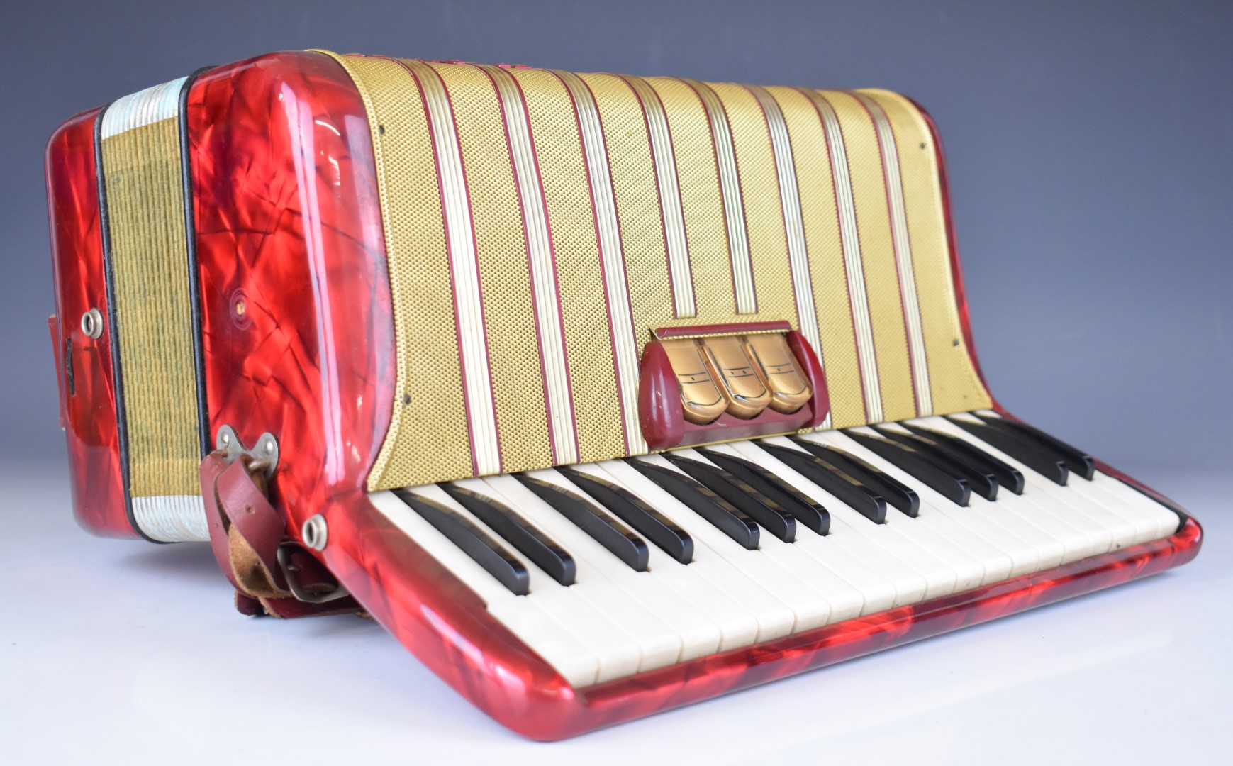 Hohner Arietta IM 36 key piano accordion in red and gold, with leather strap and hard carry case. - Image 4 of 9