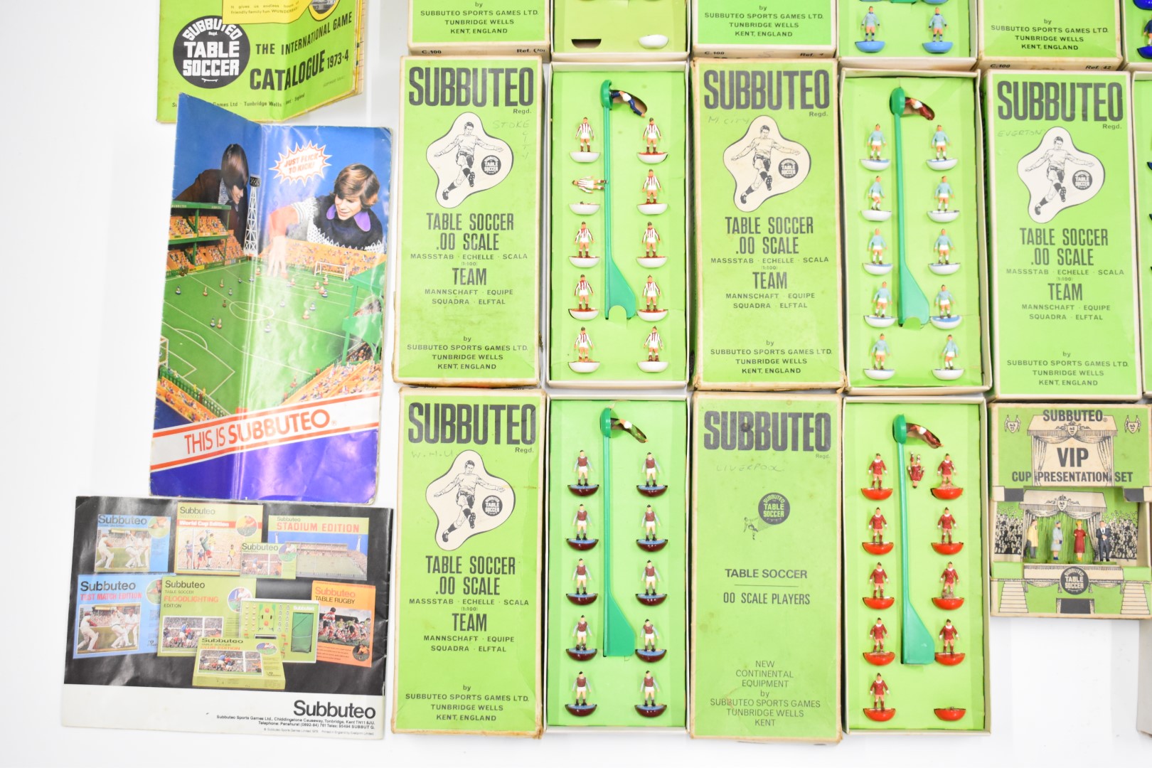 A collection of eight vintage Subbuteo teams comprising West Bromwich Albion, Liverpool, Stoke City, - Bild 5 aus 5