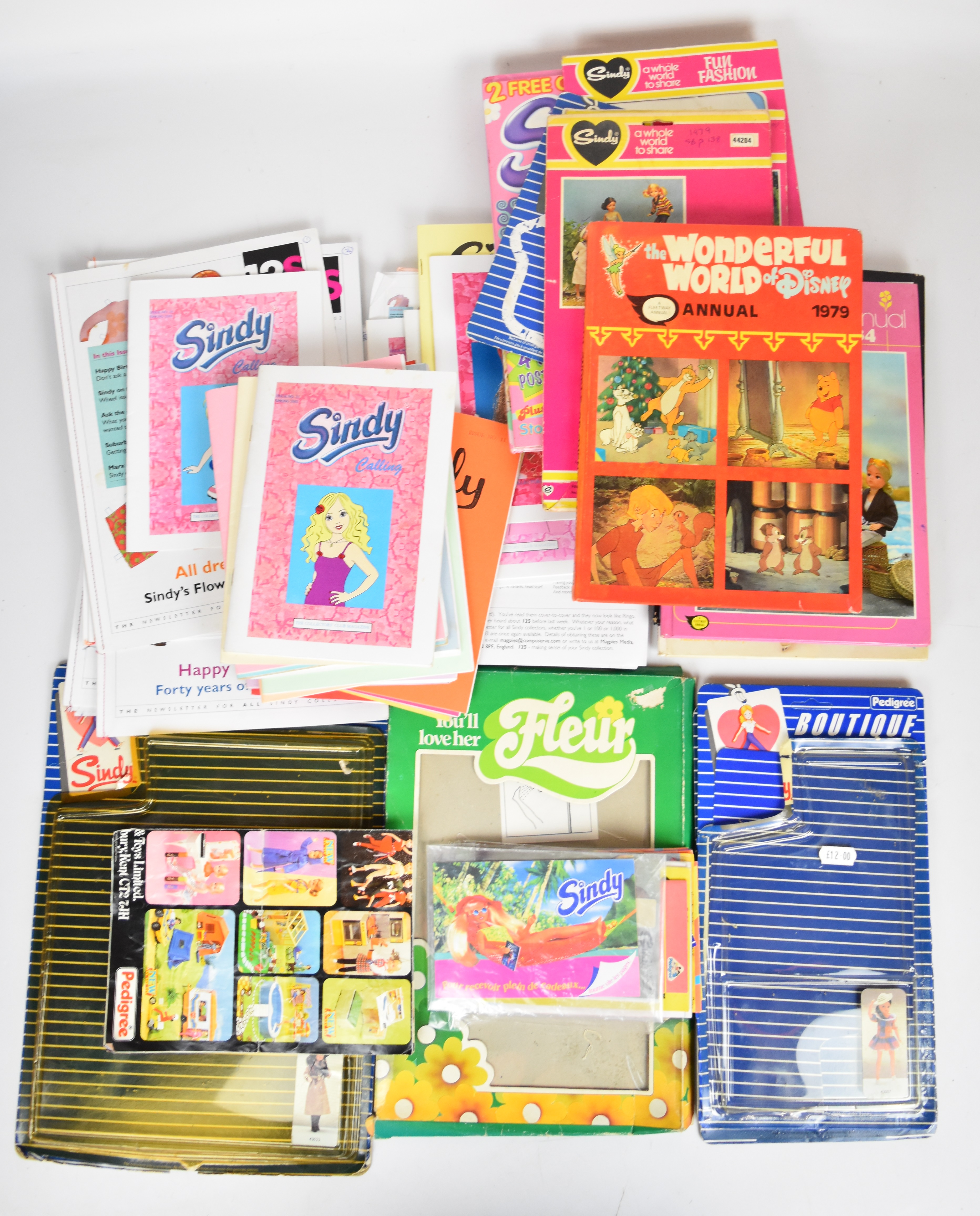 A collection of Sindy related items including fanzine issues, annuals and original Pedigree outfit