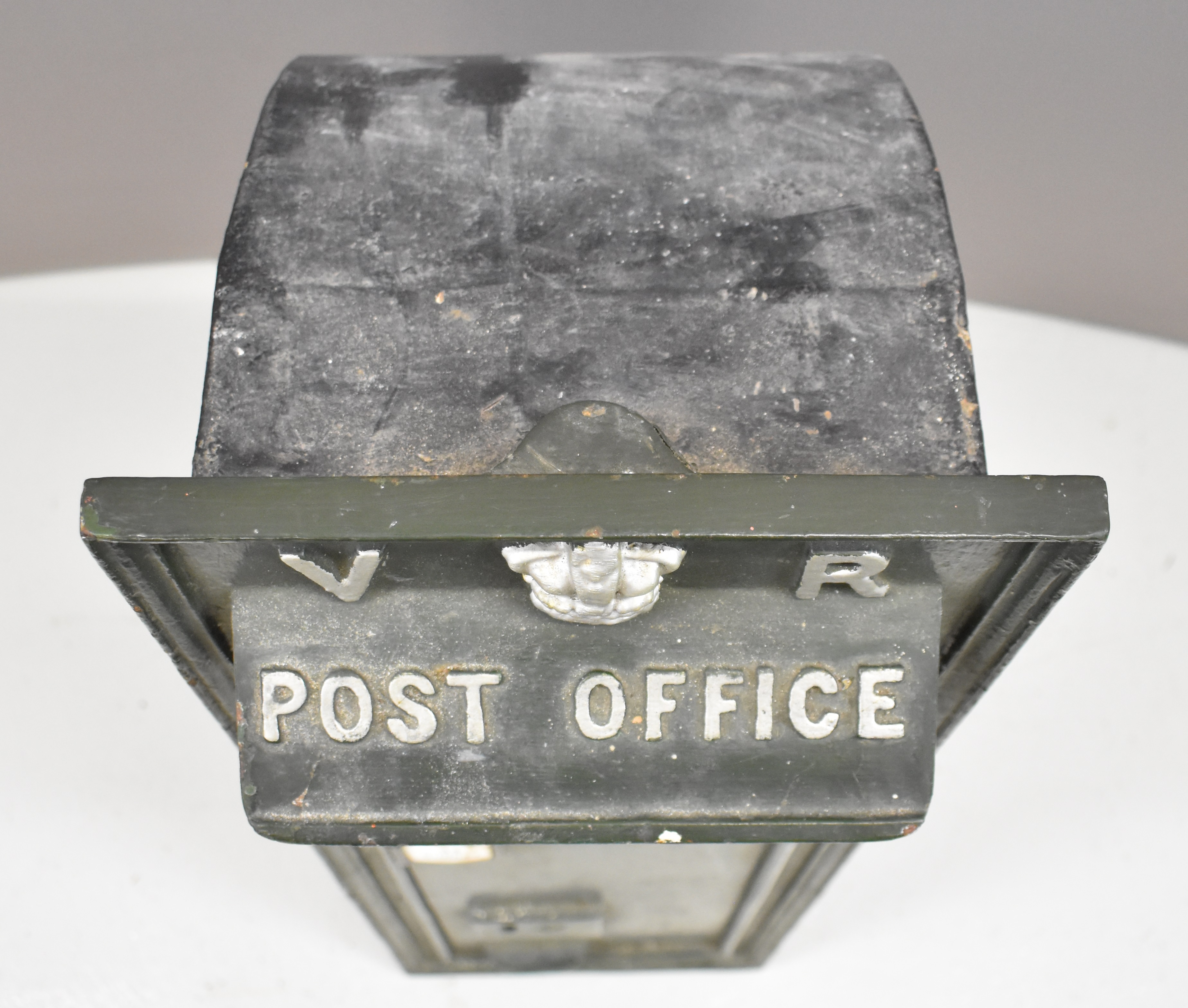 Victorian cast iron wall mounted letter box with VR cypher and crown to top, marked below the door - Image 7 of 8