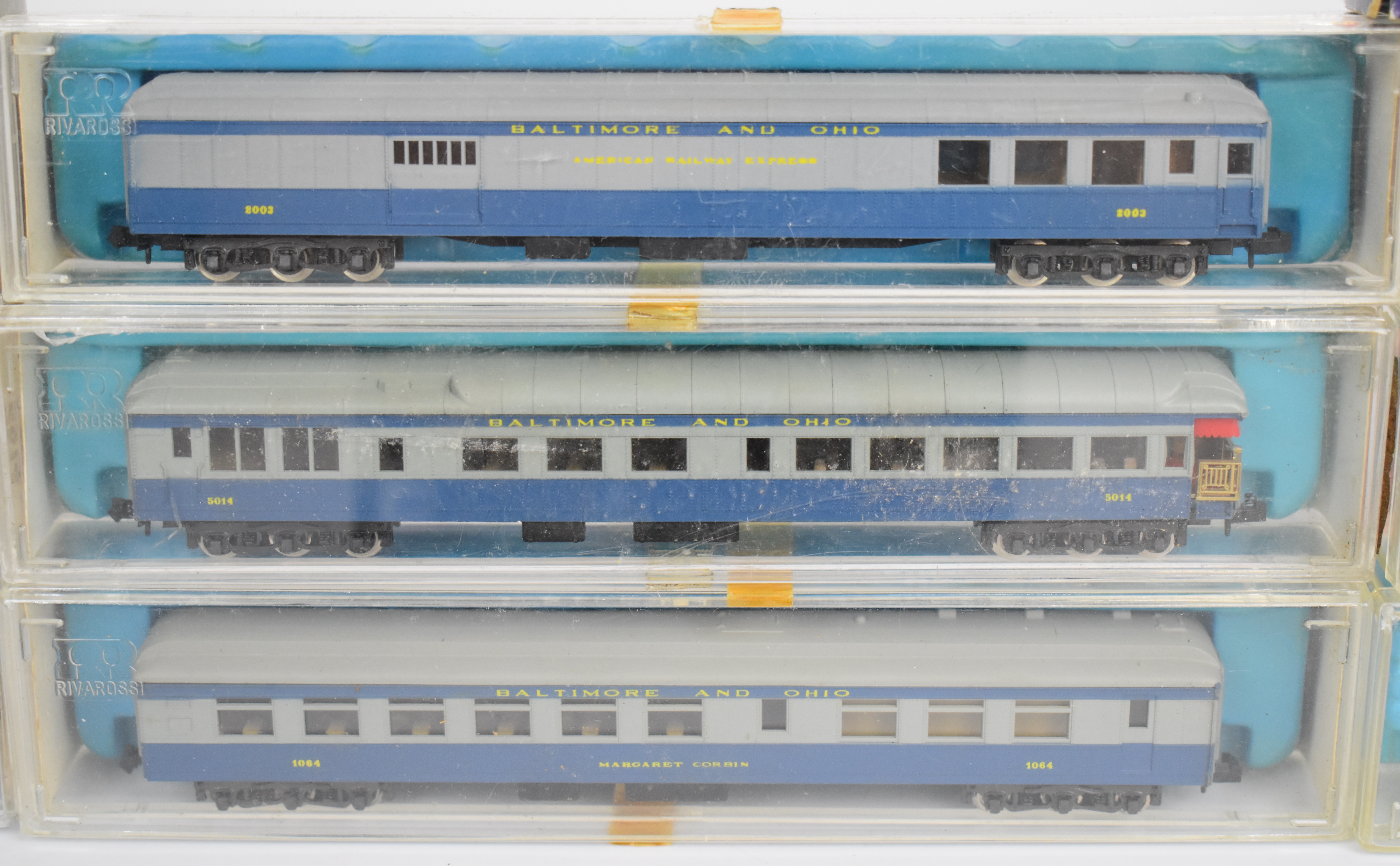 Two Baltimore & Ohio N gauge diesel locomotives by Rivarossi and Lima together with nine passenger - Bild 4 aus 5