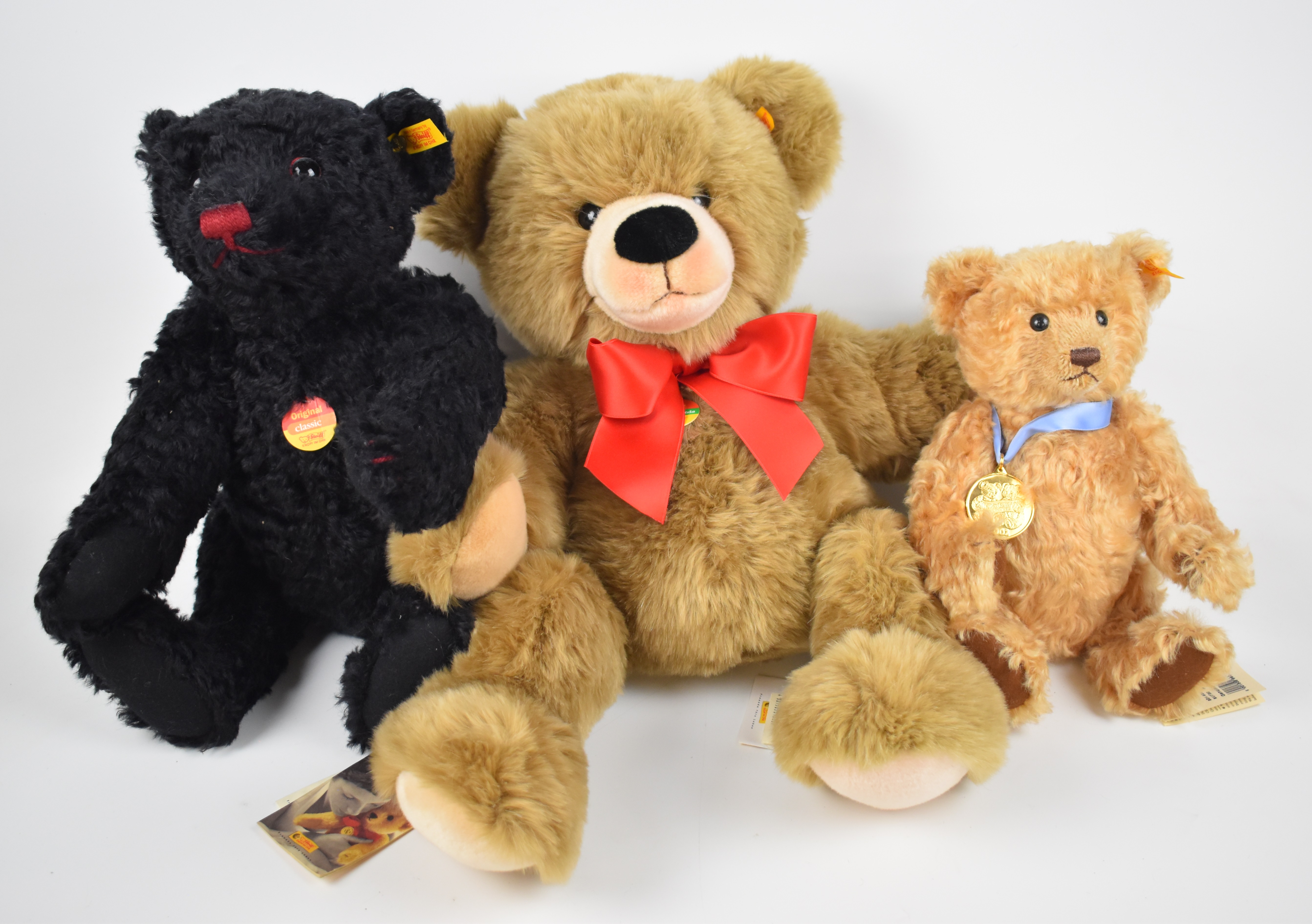Fifteen Steiff Teddy bears, each with original tags and button in ear to include Teddybar 30 - Bild 2 aus 13