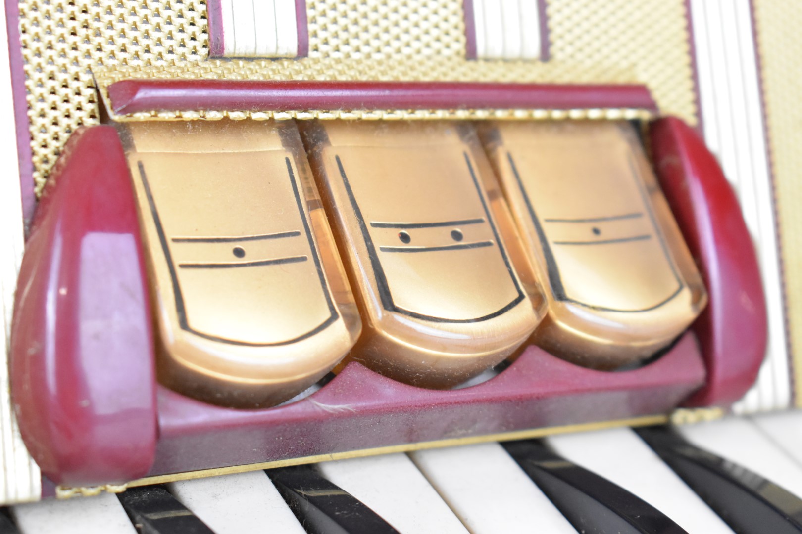 Hohner Arietta IM 36 key piano accordion in red and gold, with leather strap and hard carry case. - Image 5 of 9