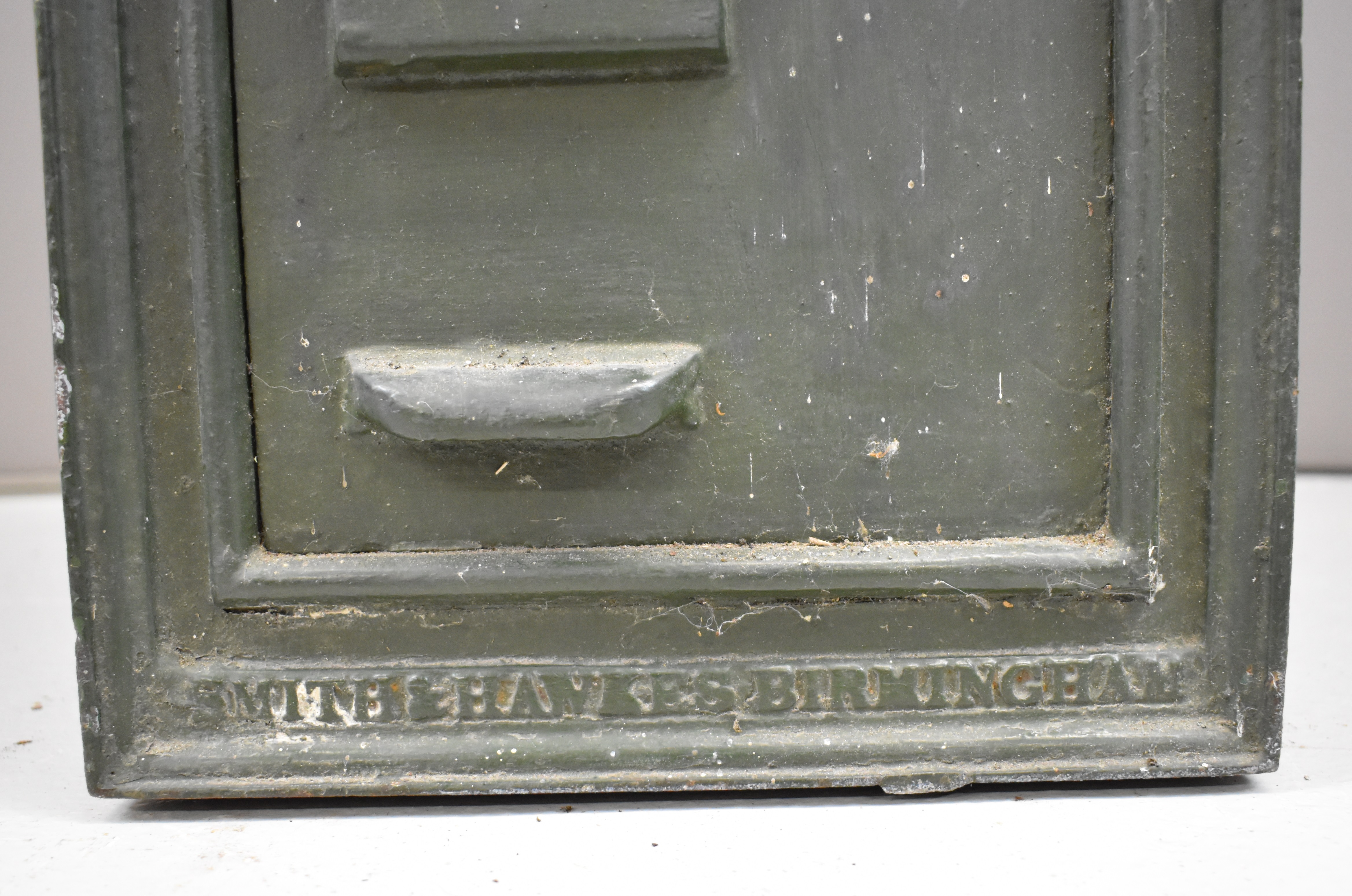 Victorian cast iron wall mounted letter box with VR cypher and crown to top, marked below the door - Image 6 of 8