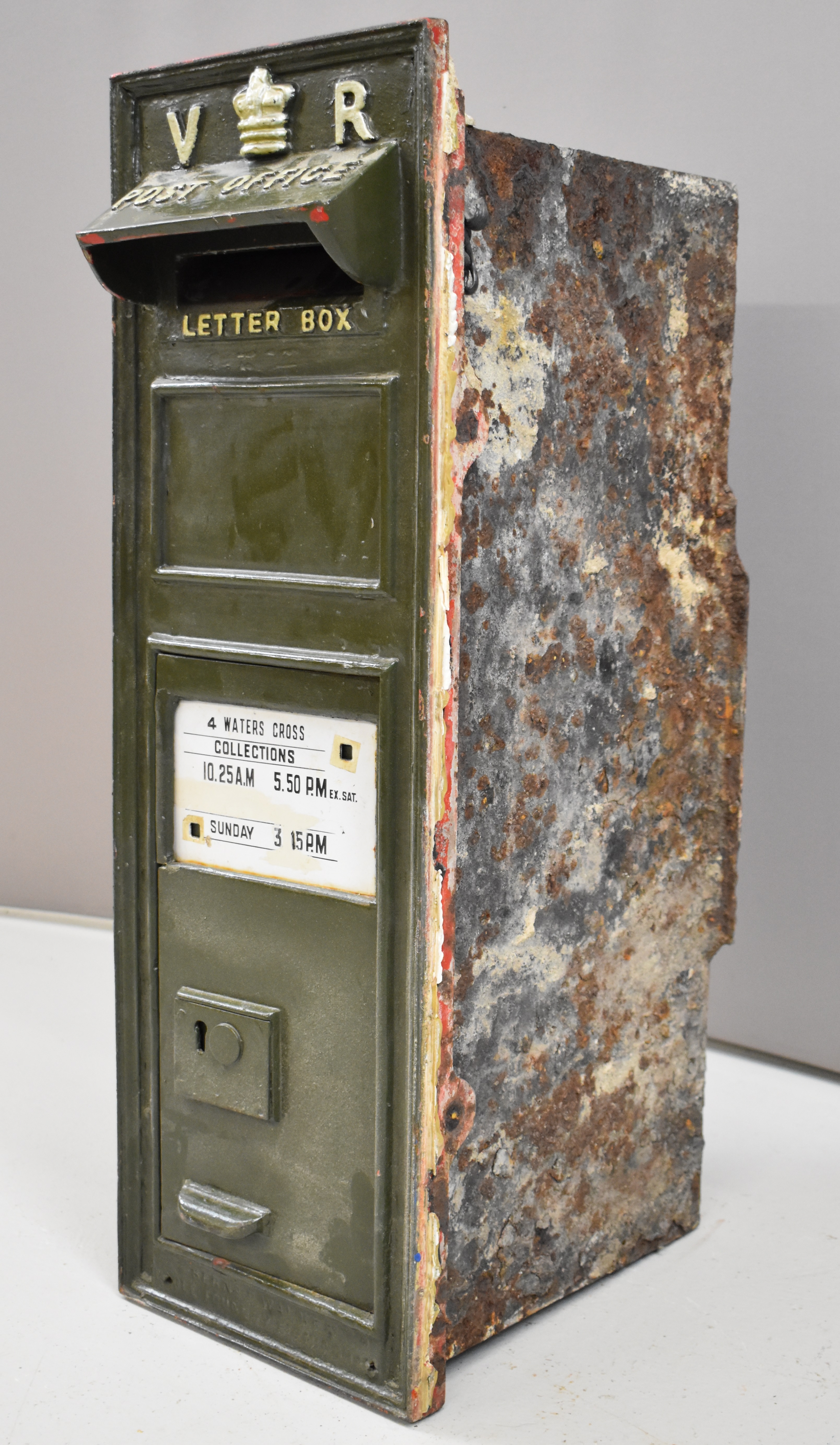 Victorian cast iron wall mounted letter box with VR cypher and crown to top, the door having - Image 3 of 8