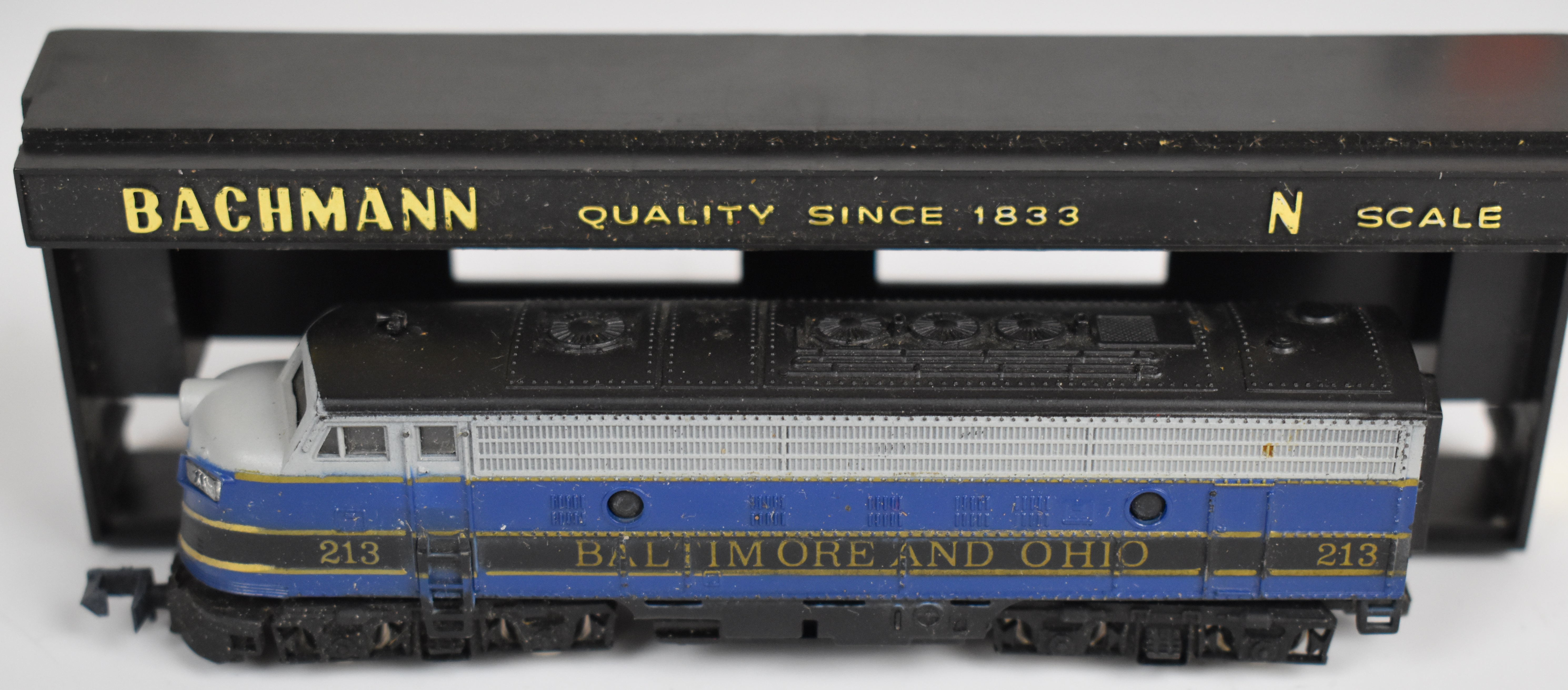 Two Baltimore & Ohio N gauge diesel locomotives by Rivarossi and Lima together with nine passenger - Bild 2 aus 5