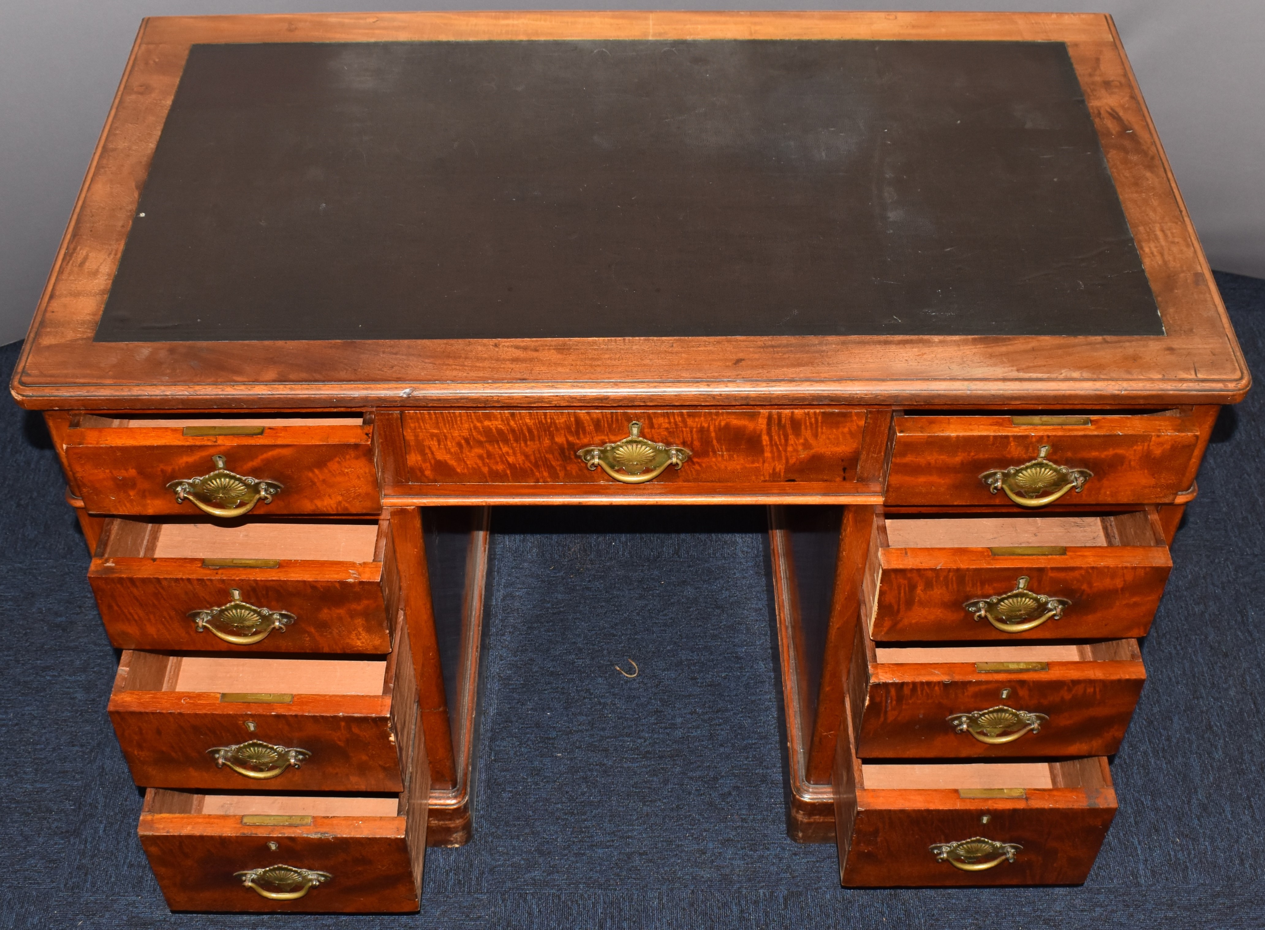 19th / 20thC mahogany leather inset twin pedestal desk of nine drawers, W107 x D60 x H74cm - Image 4 of 4