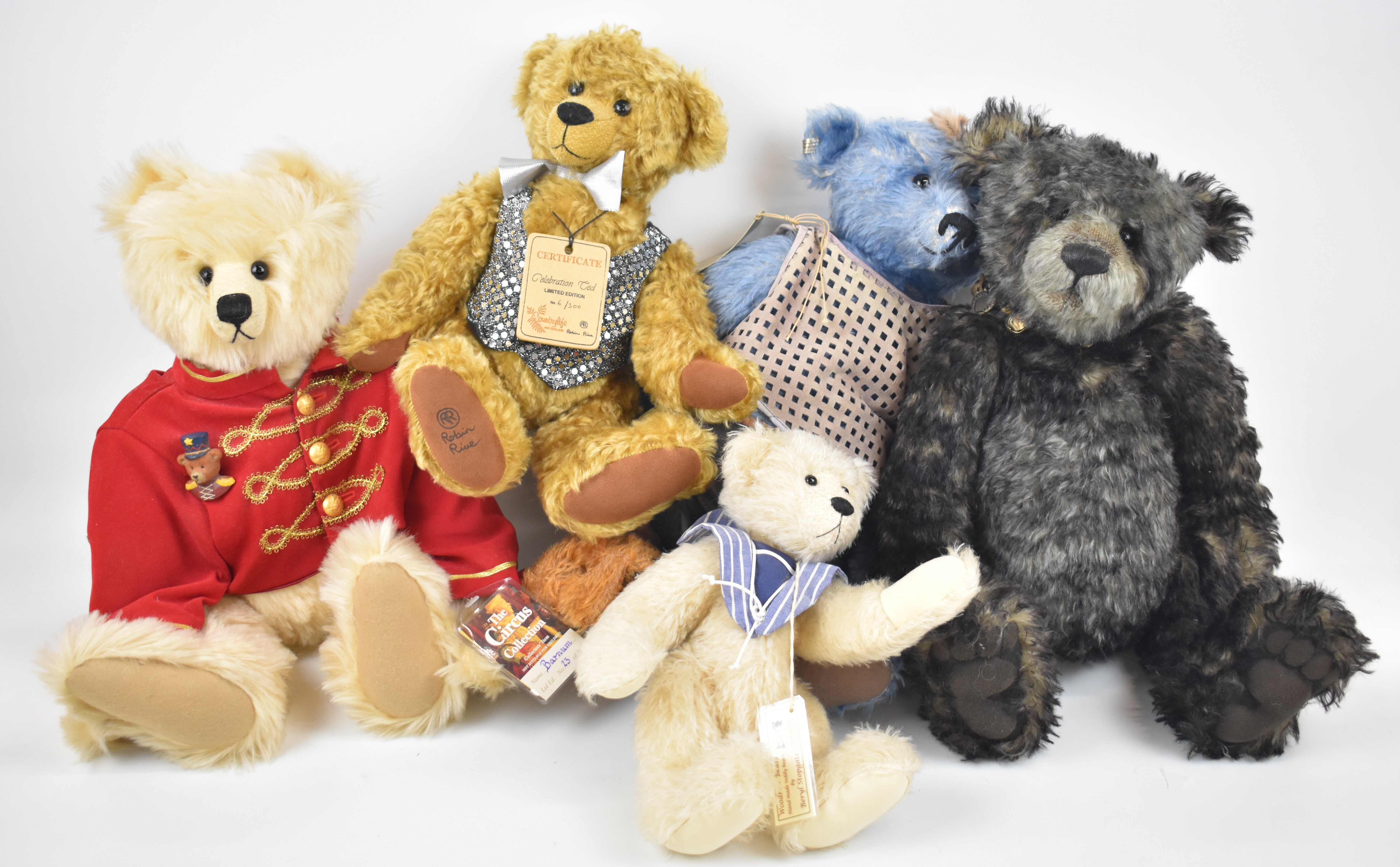 Sixteen artist / studio Teddy bears including Robin Rive, Hazeley Bears, Cotswold Bear Co and - Image 2 of 4