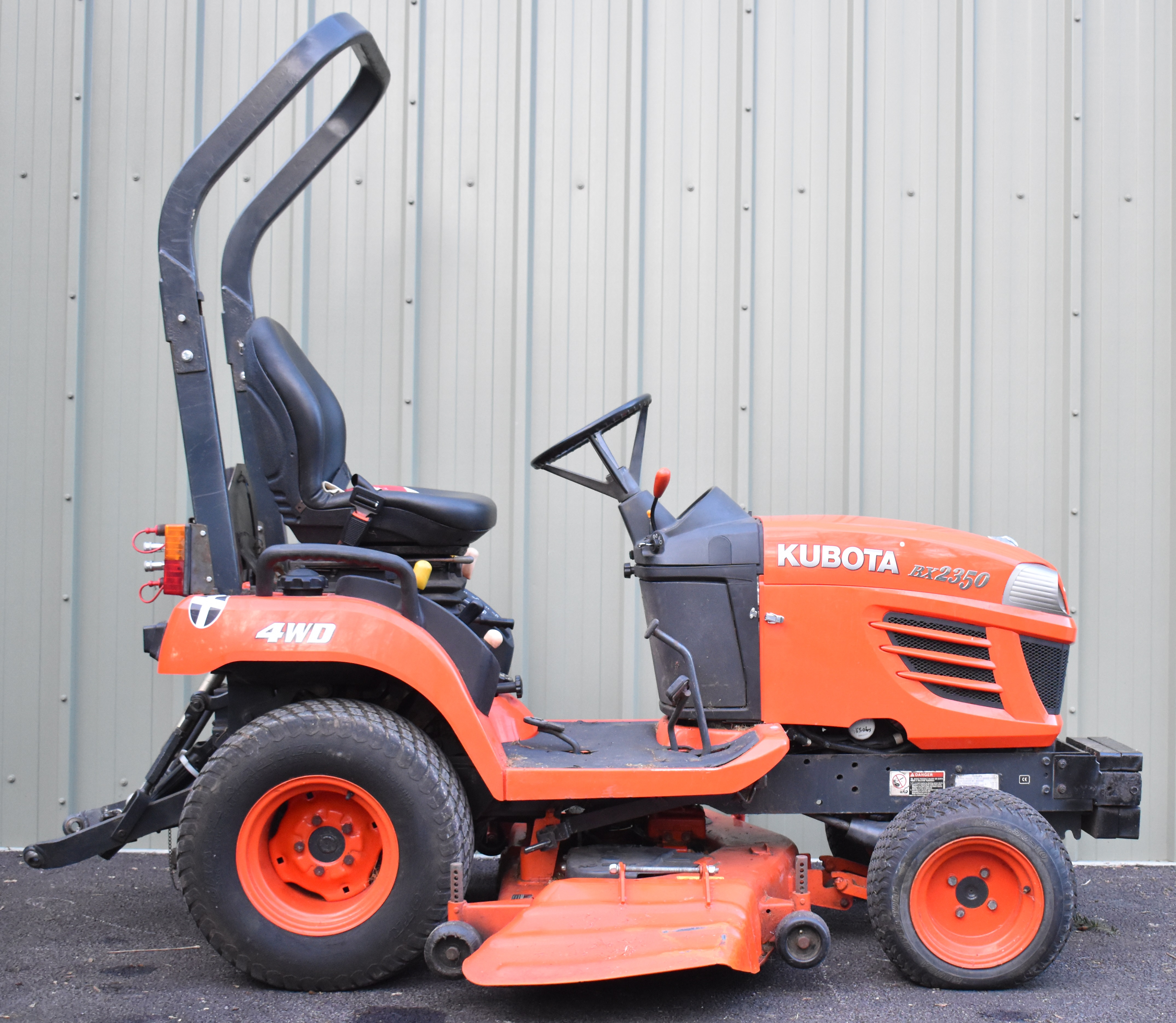 Kubota BX2350 mini tractor mower with three point linkage, power take off (PTO), hydraulics, - Image 10 of 17