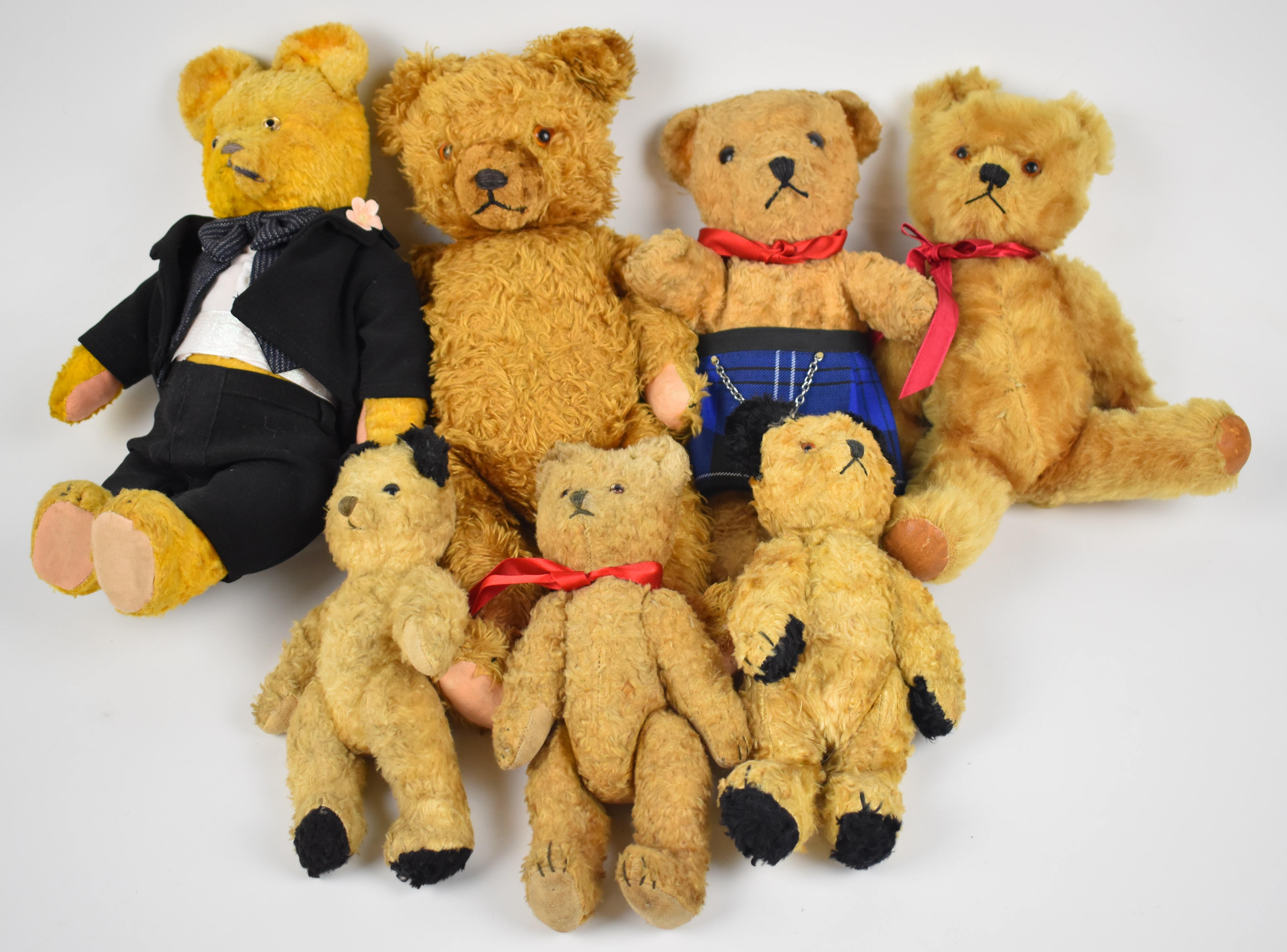 Fifteen vintage Chiltern, Chad Valley and similar Teddy bears, tallest 50cm. - Bild 3 aus 4