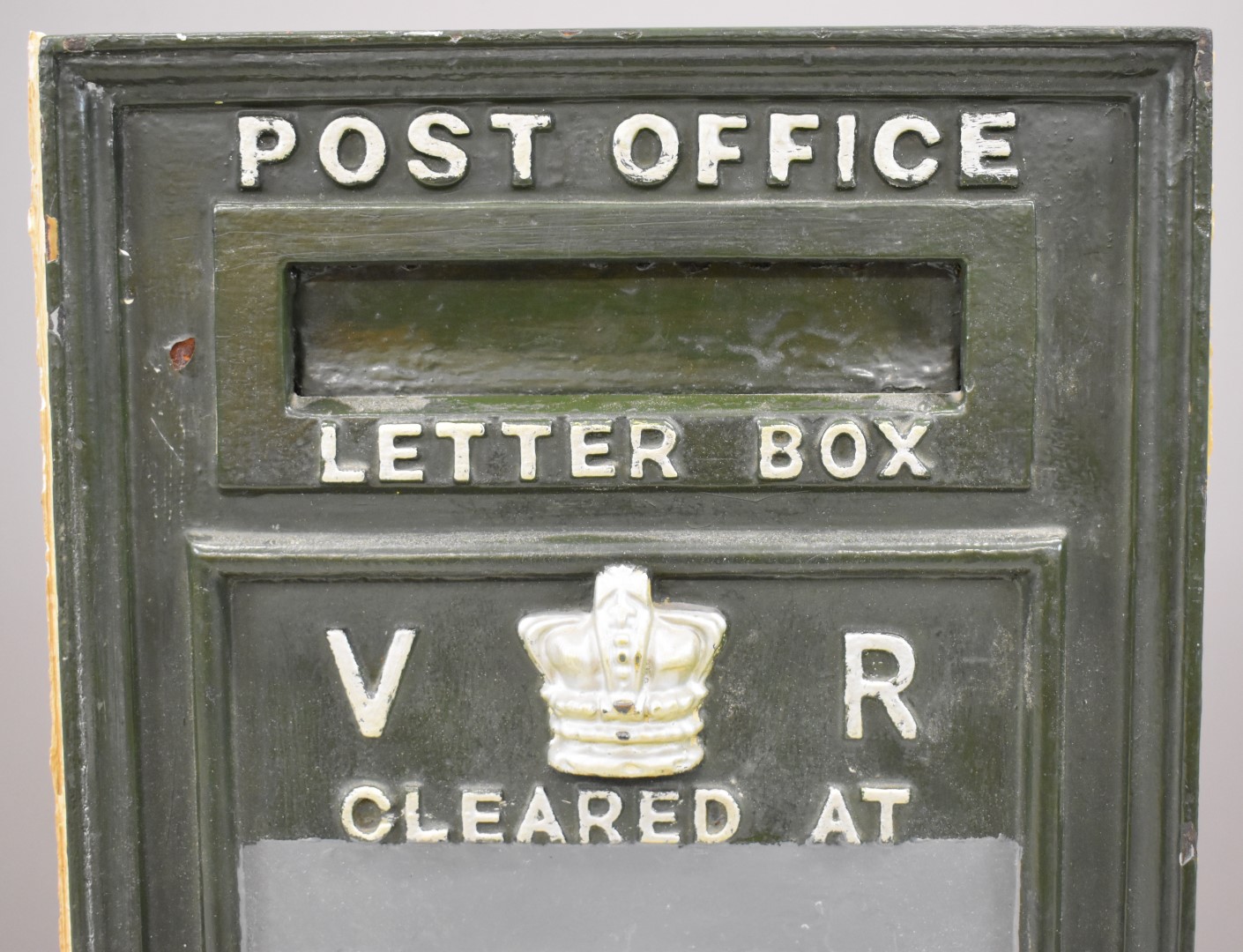 Victorian WB72 cast iron wall mounted letter box with VR cypher and crown to door, without hood - Image 4 of 6